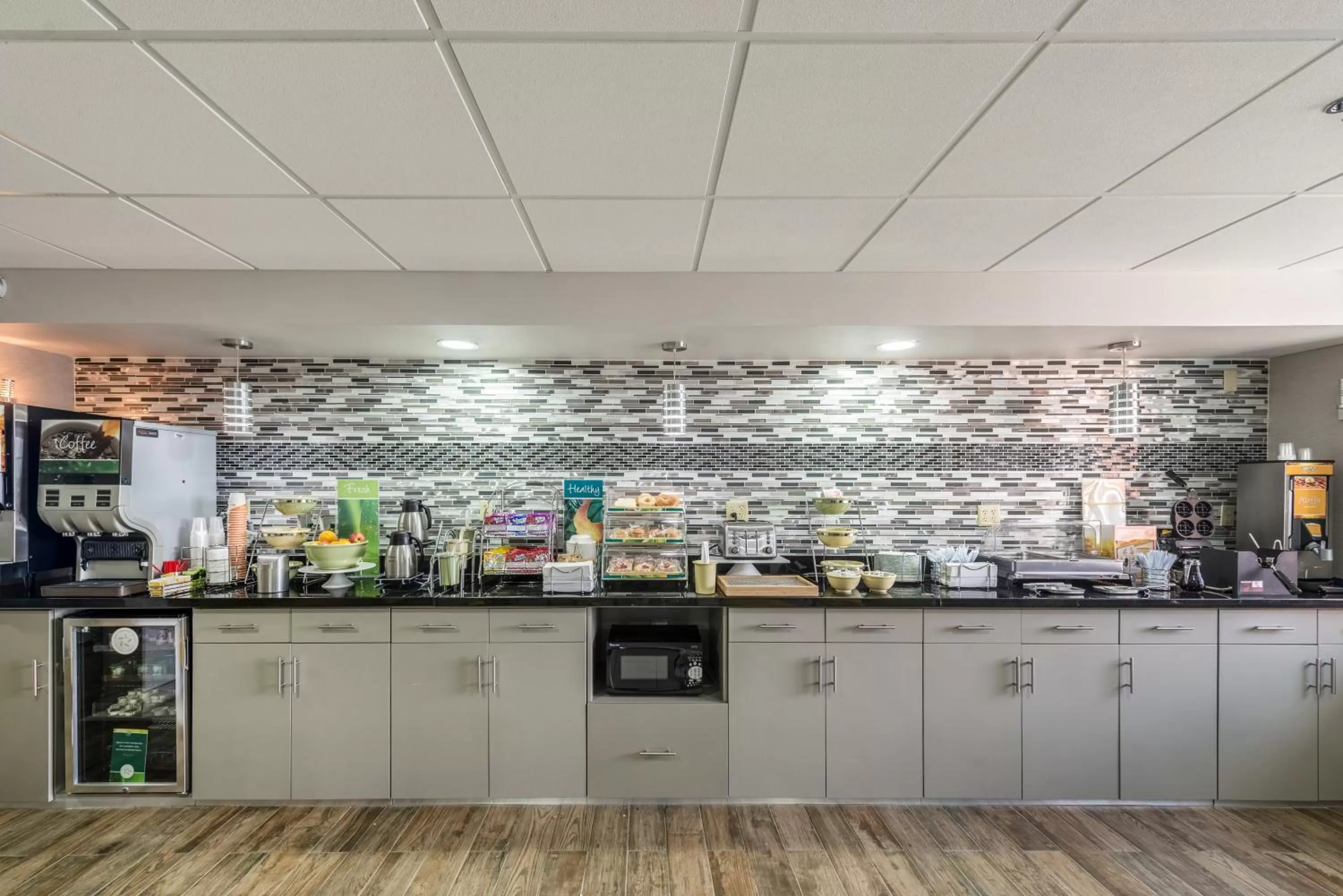 Breakfast in Quality Inn Grove City - Columbus South