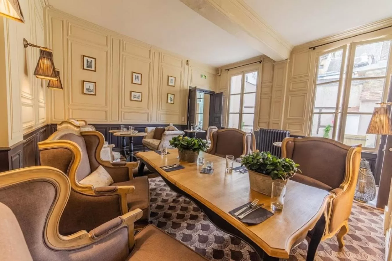 Restaurant/places to eat in Hôtel Particulier de Champrond