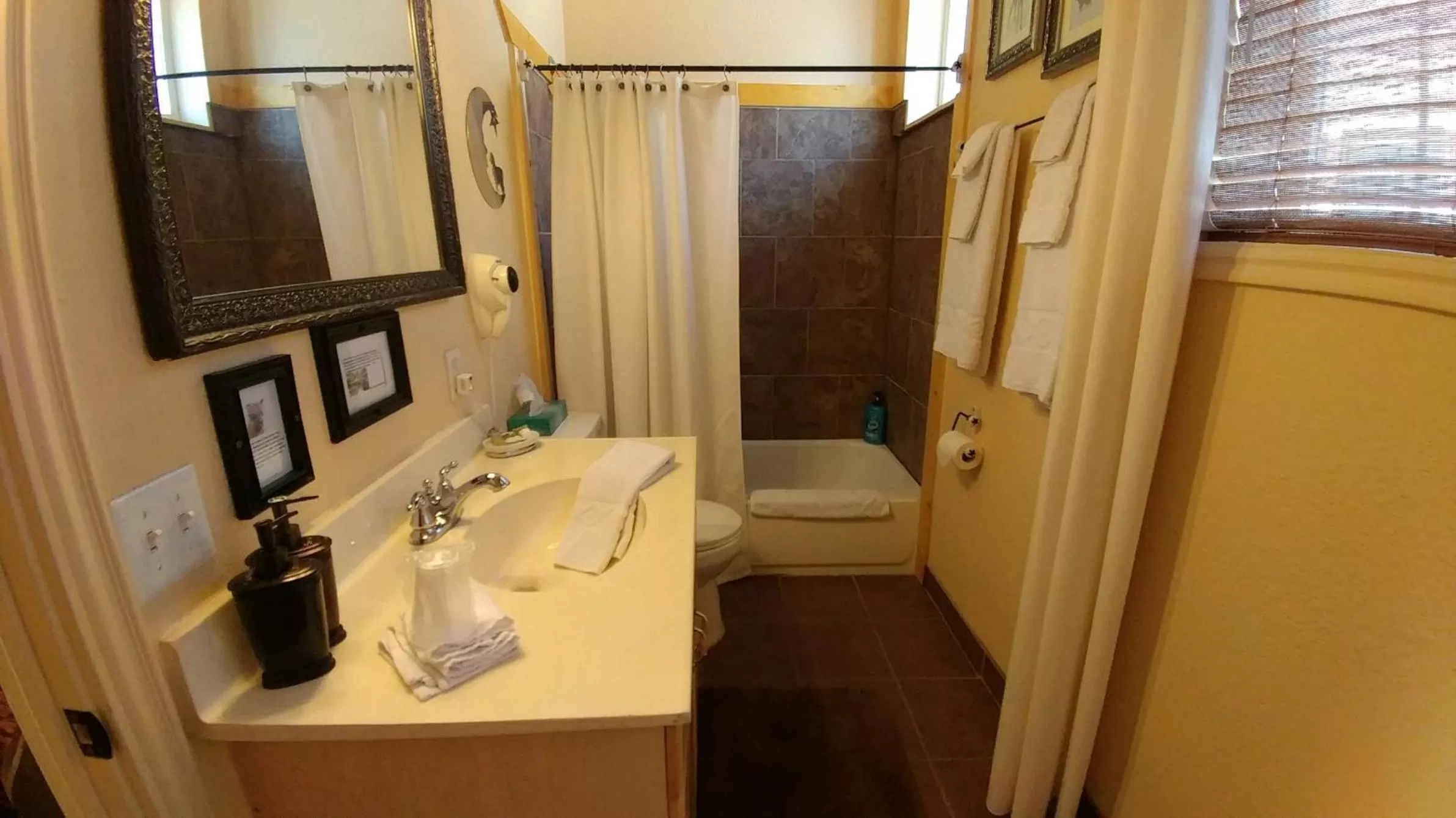 Bathroom in Alpaca Inn