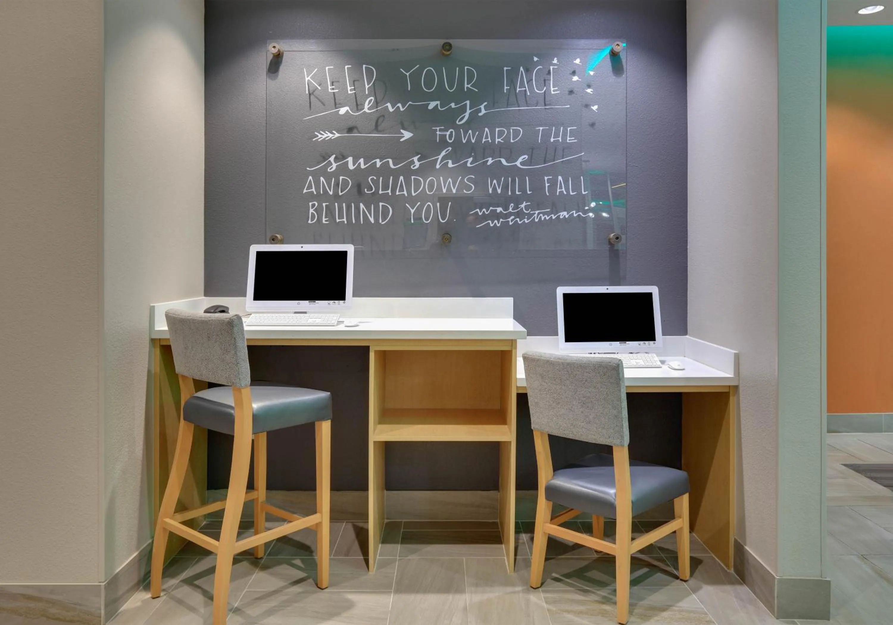 Business facilities in La Quinta Inn & Suites by Wyndham Lakeway