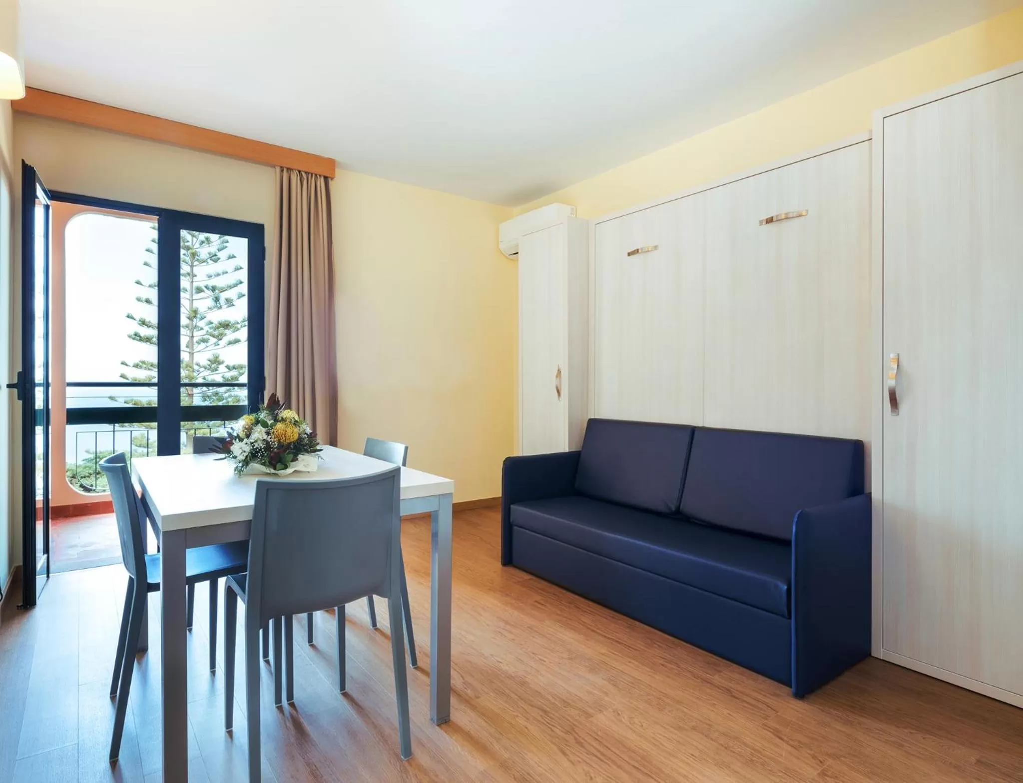 Living room in Dom Pedro Garajau