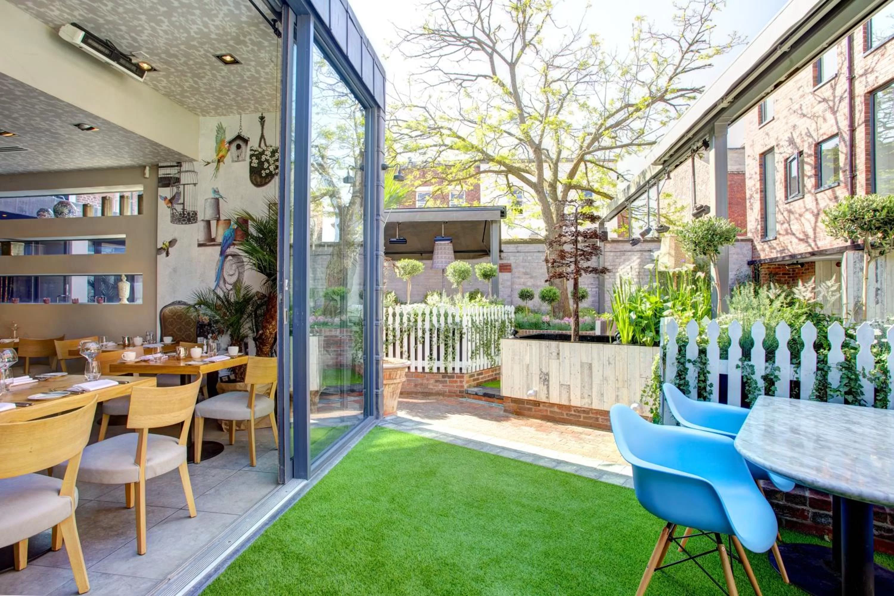 Restaurant/places to eat in Oddfellows Chester Hotel & Apartments