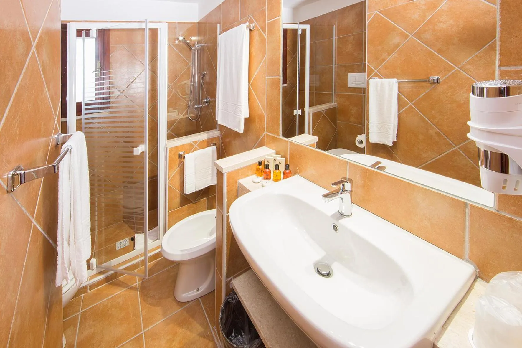 Bathroom in Colonna Beach Hotel Marinella