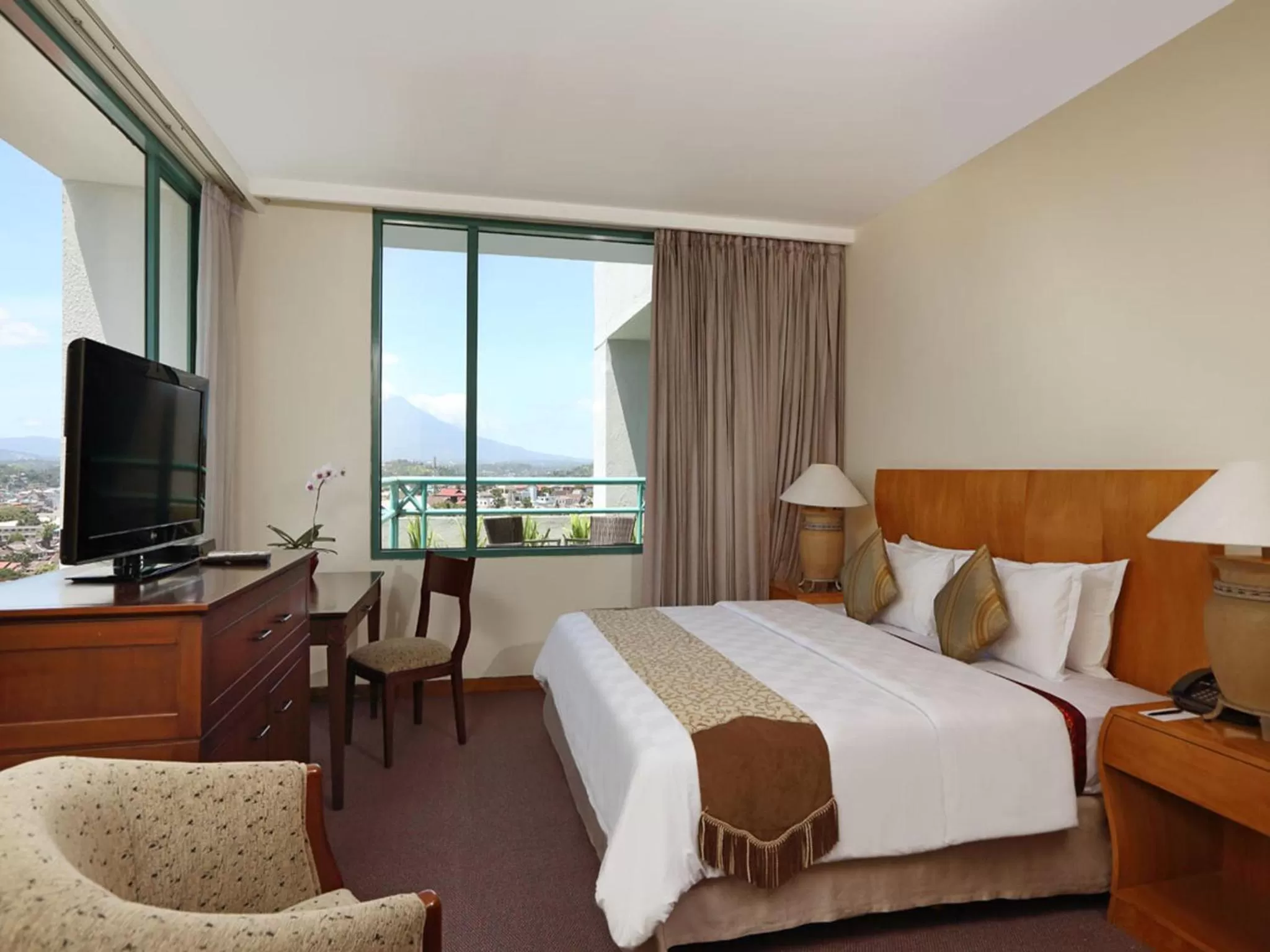 Bedroom, Bed in Aryaduta Manado