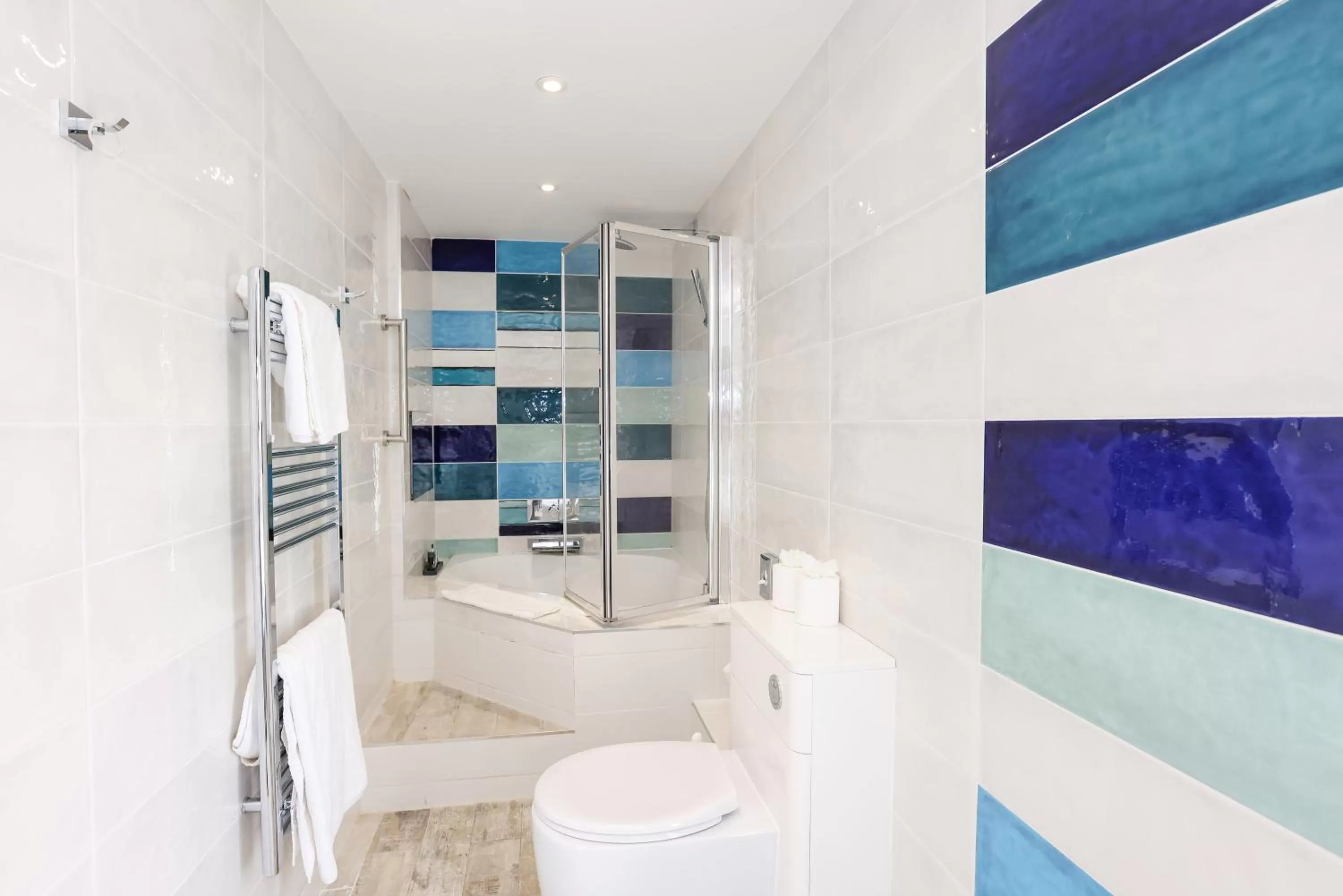 Shower in Cumberland Hotel - OCEANA COLLECTION