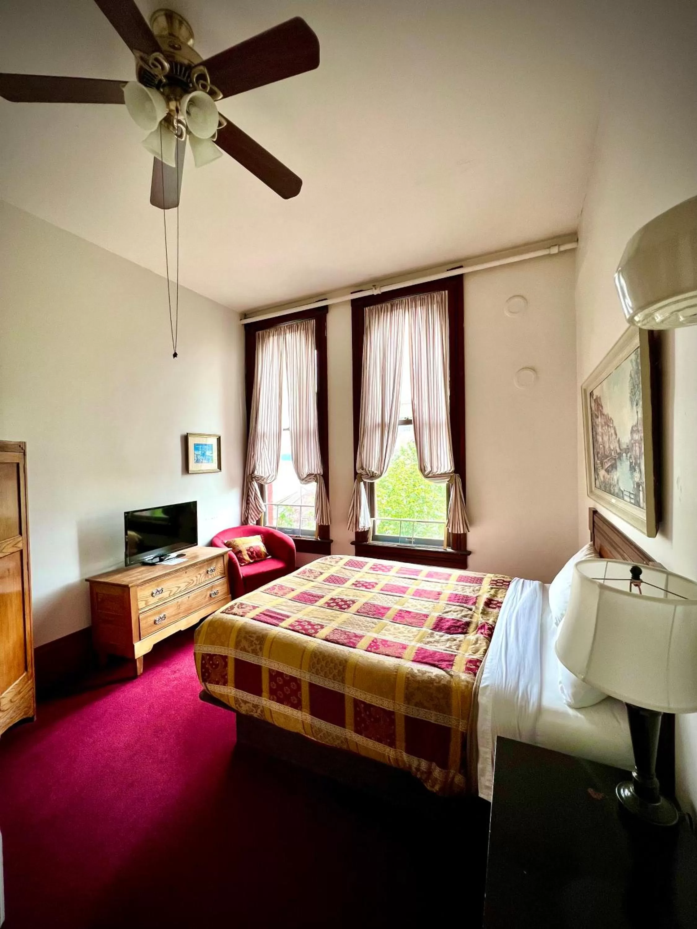 Bed in The Monarch Hotel