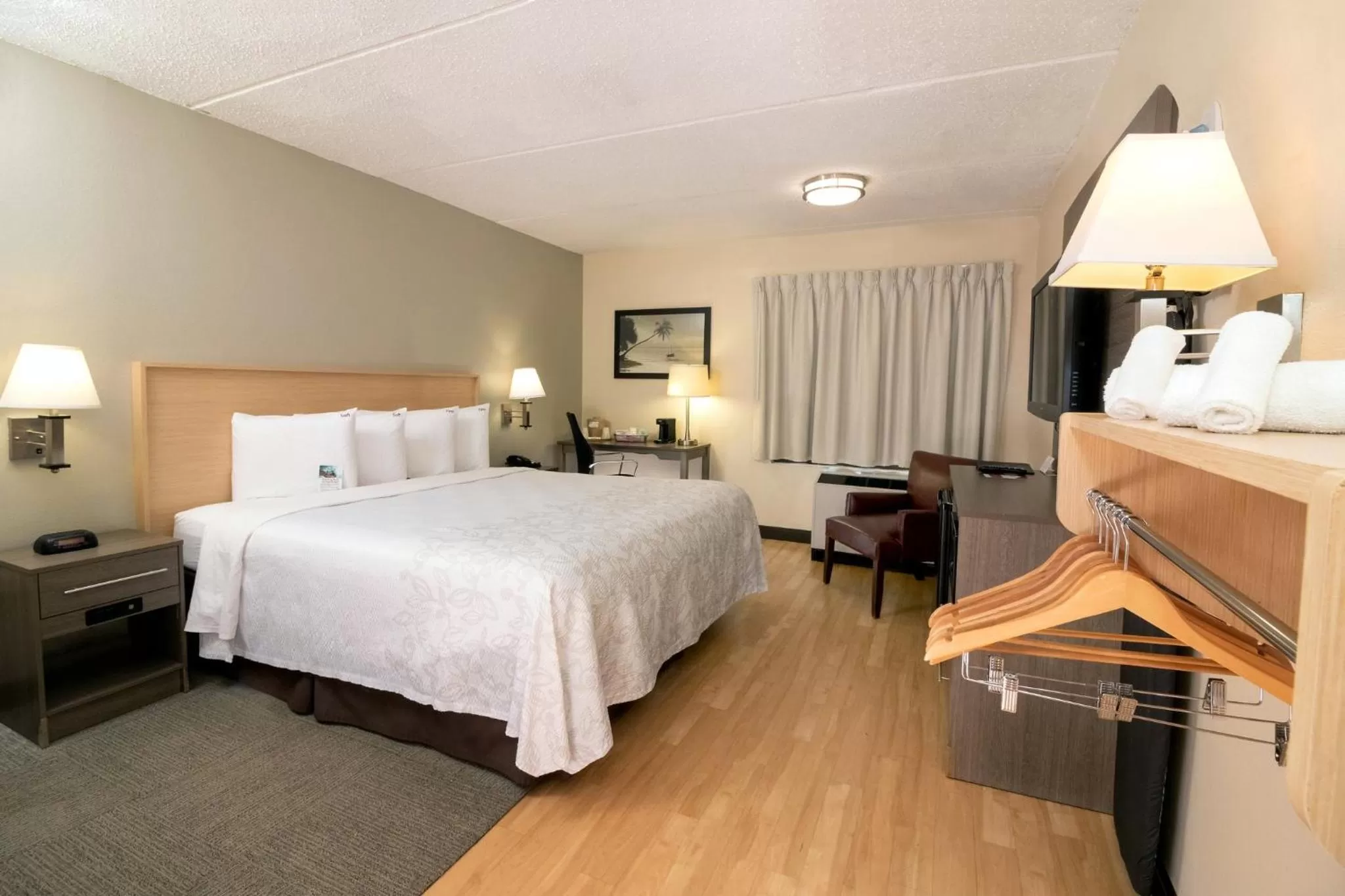 Bedroom, Bed in Red Roof PLUS Miami Airport