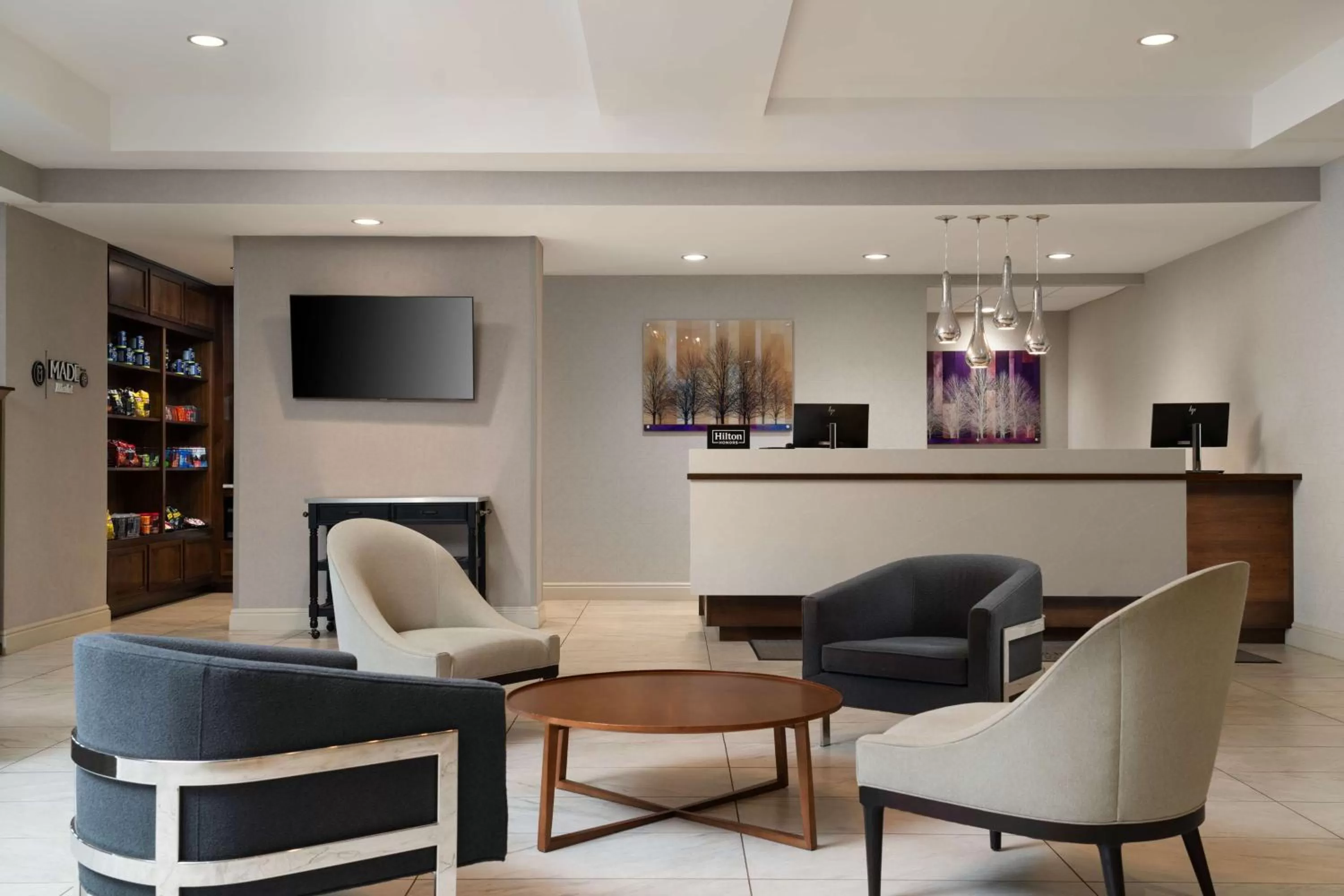 Lobby or reception in DoubleTree by Hilton Pittsburgh Airport