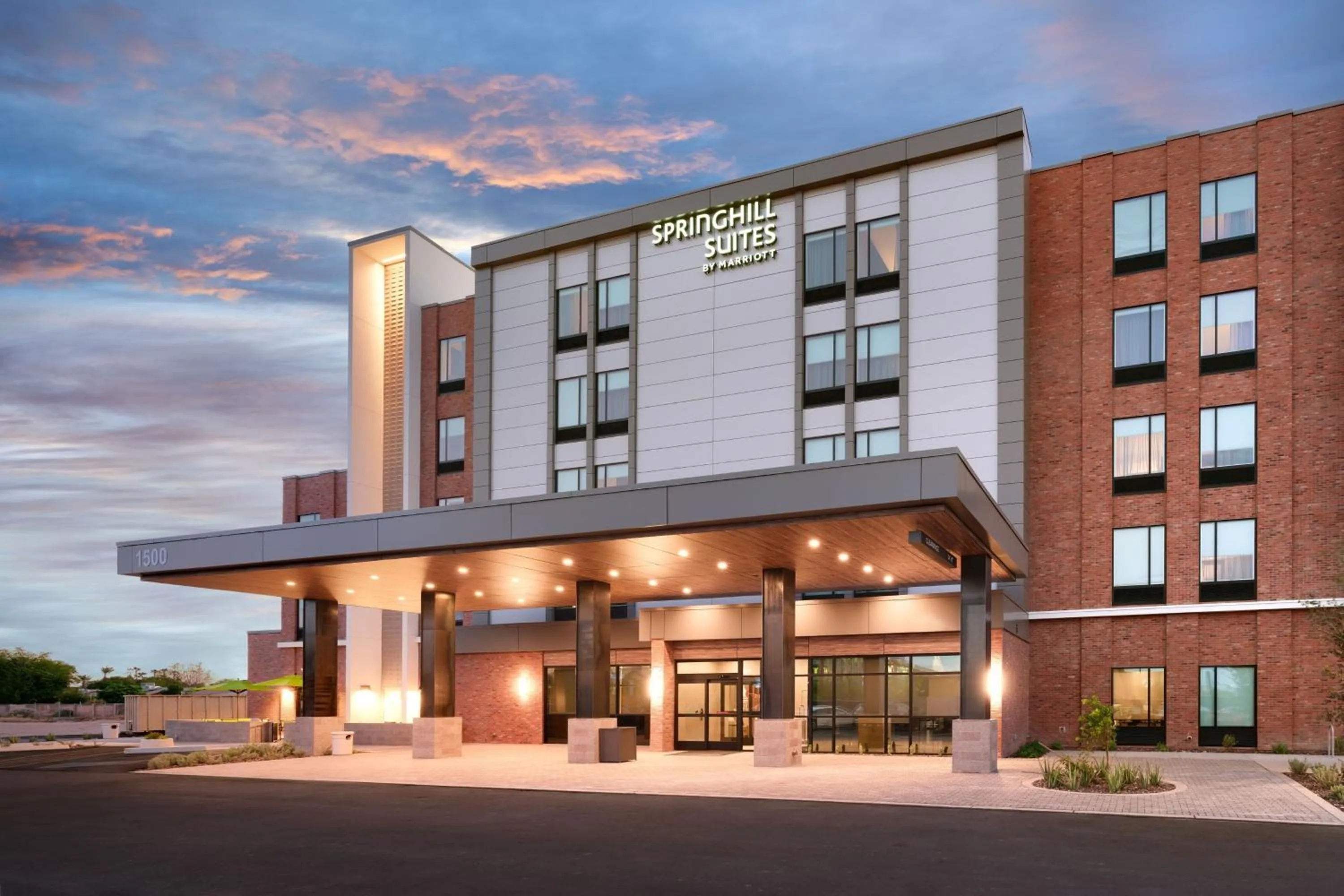 Property building in SpringHill Suites by Marriott Phoenix Scottsdale