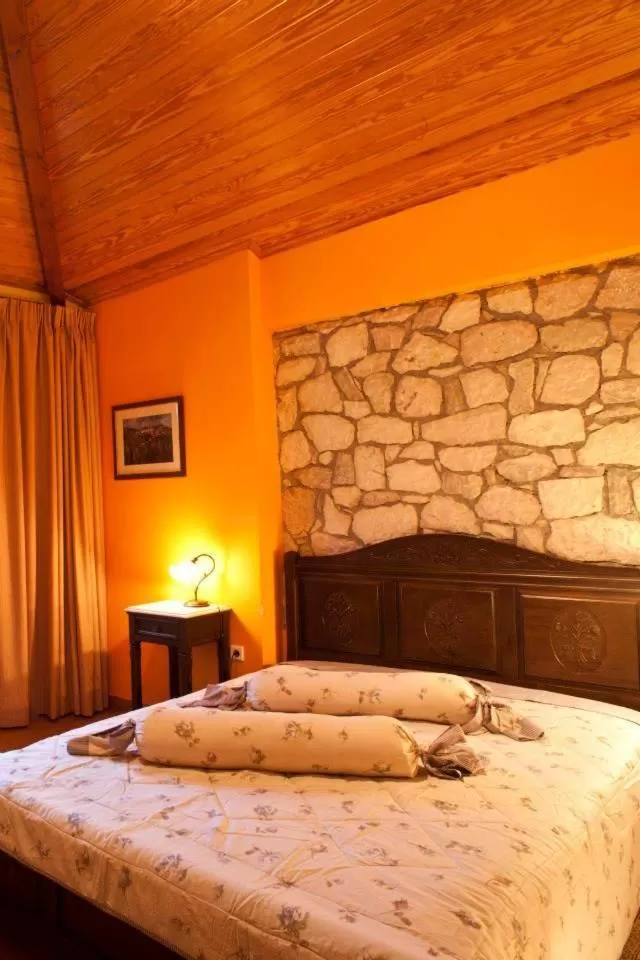 Bed in Hotel Kynaitha