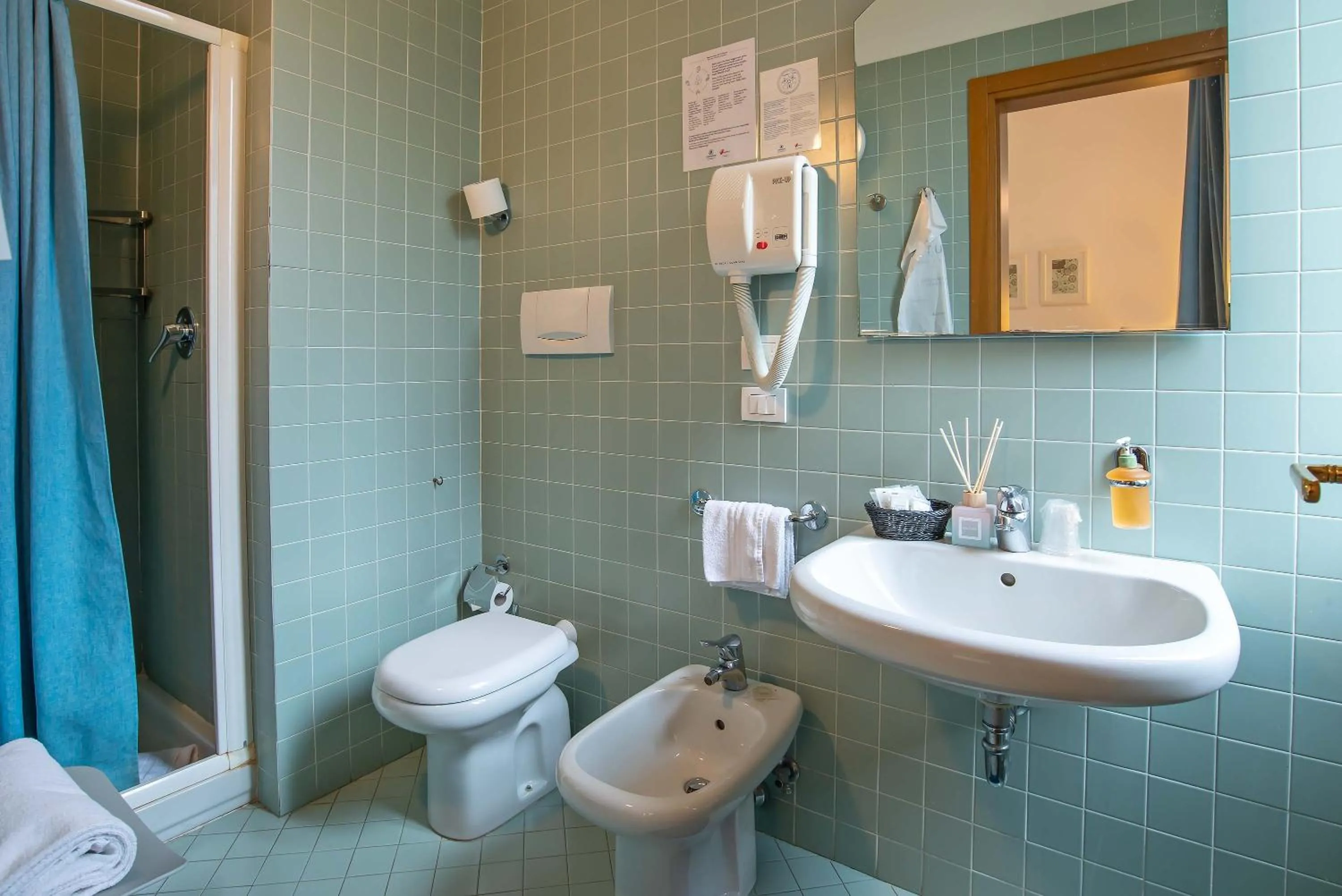 Shower in Hotel Bonifacio