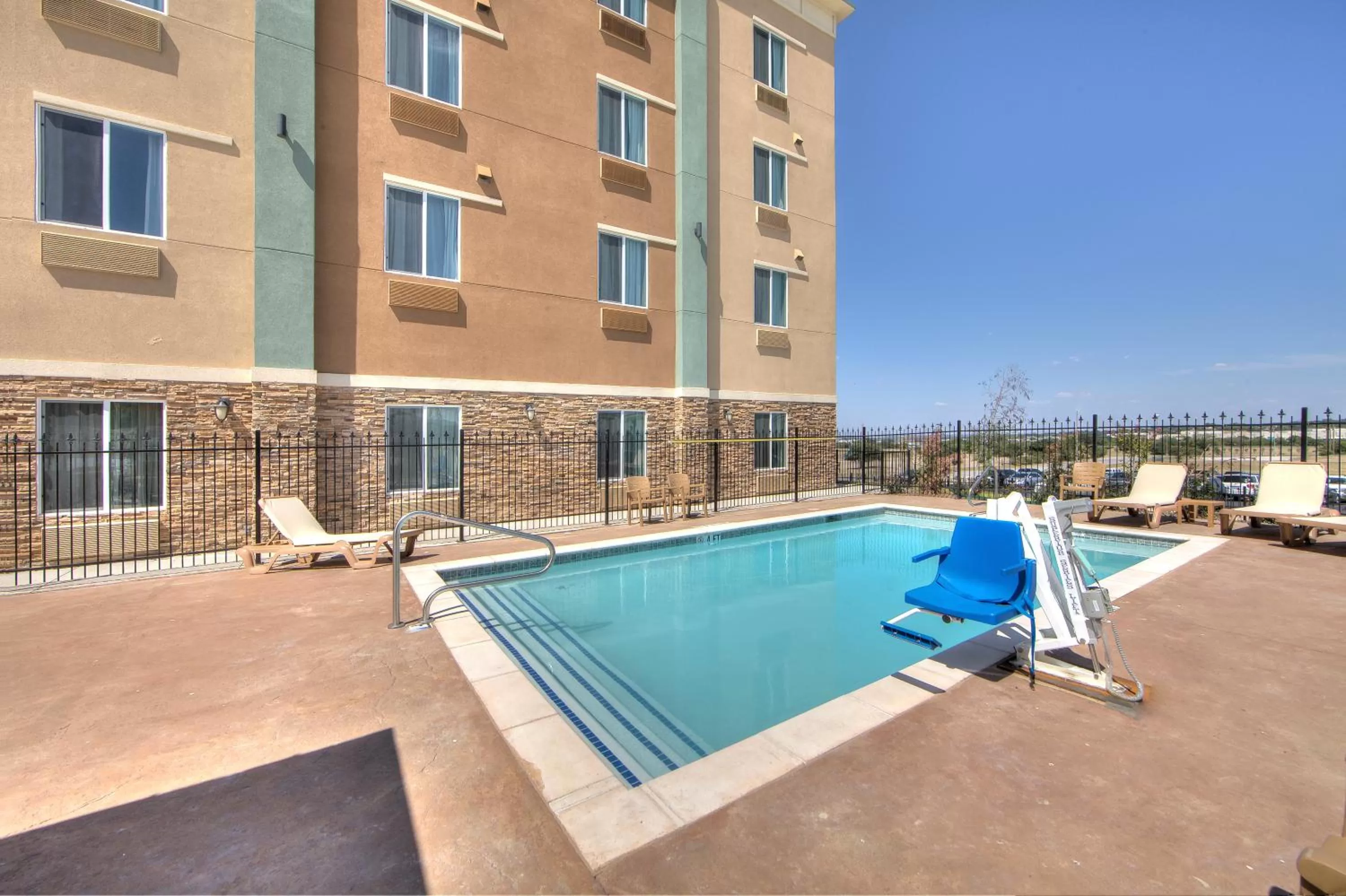 Swimming pool in Comfort Inn & Suites, White Settlement-Fort Worth West, TX