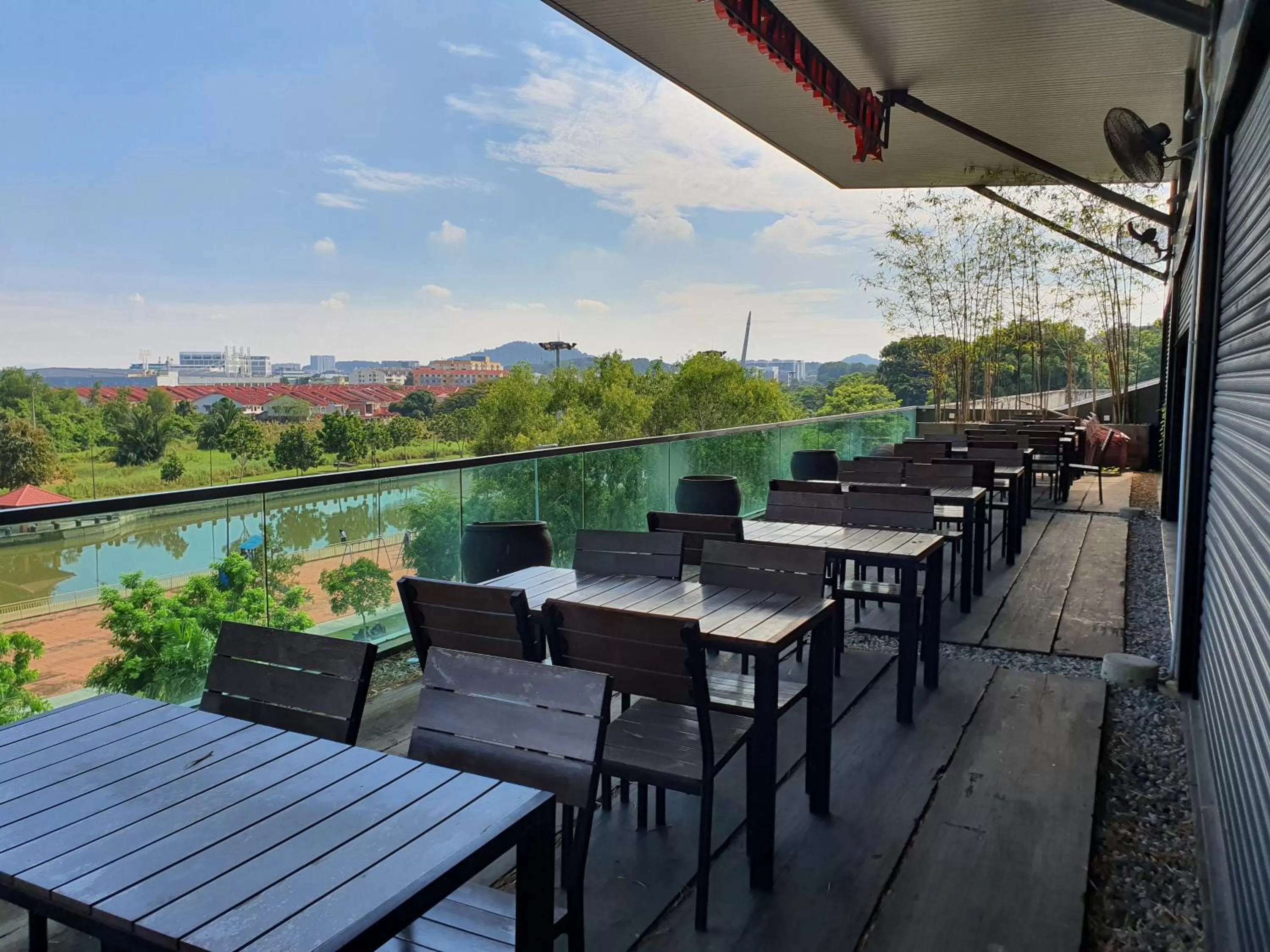 Restaurant/Places to Eat in Riverfront Boutique Hotel