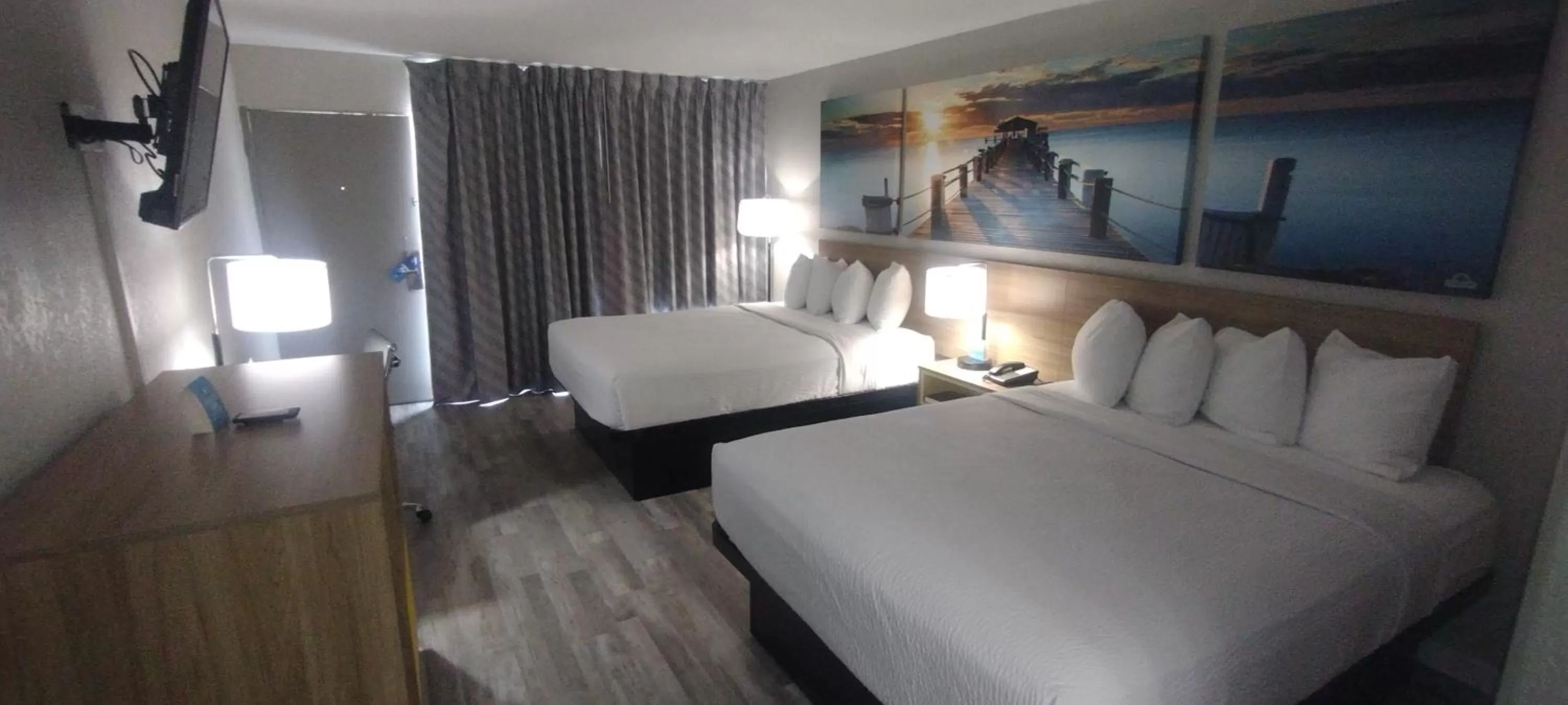 Bed in Days Inn by Wyndham Wildwood I-75