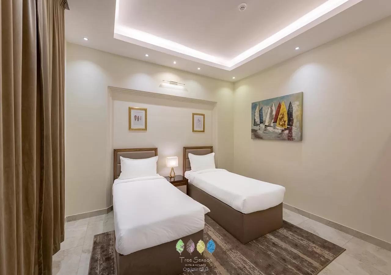 Bed in Tree Season Chalets