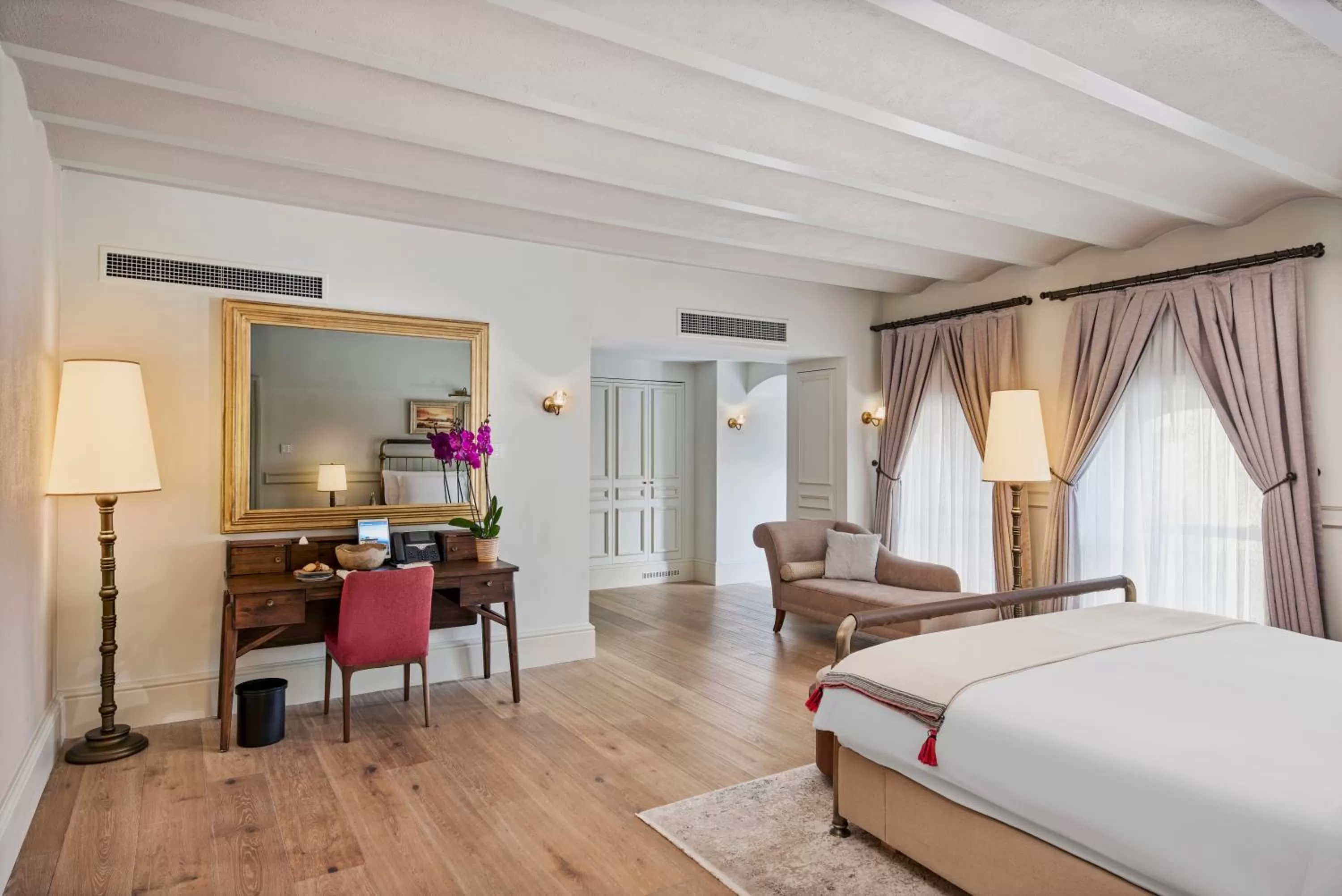 Photo of the whole room, Bed in Six Senses Kocatas Mansions