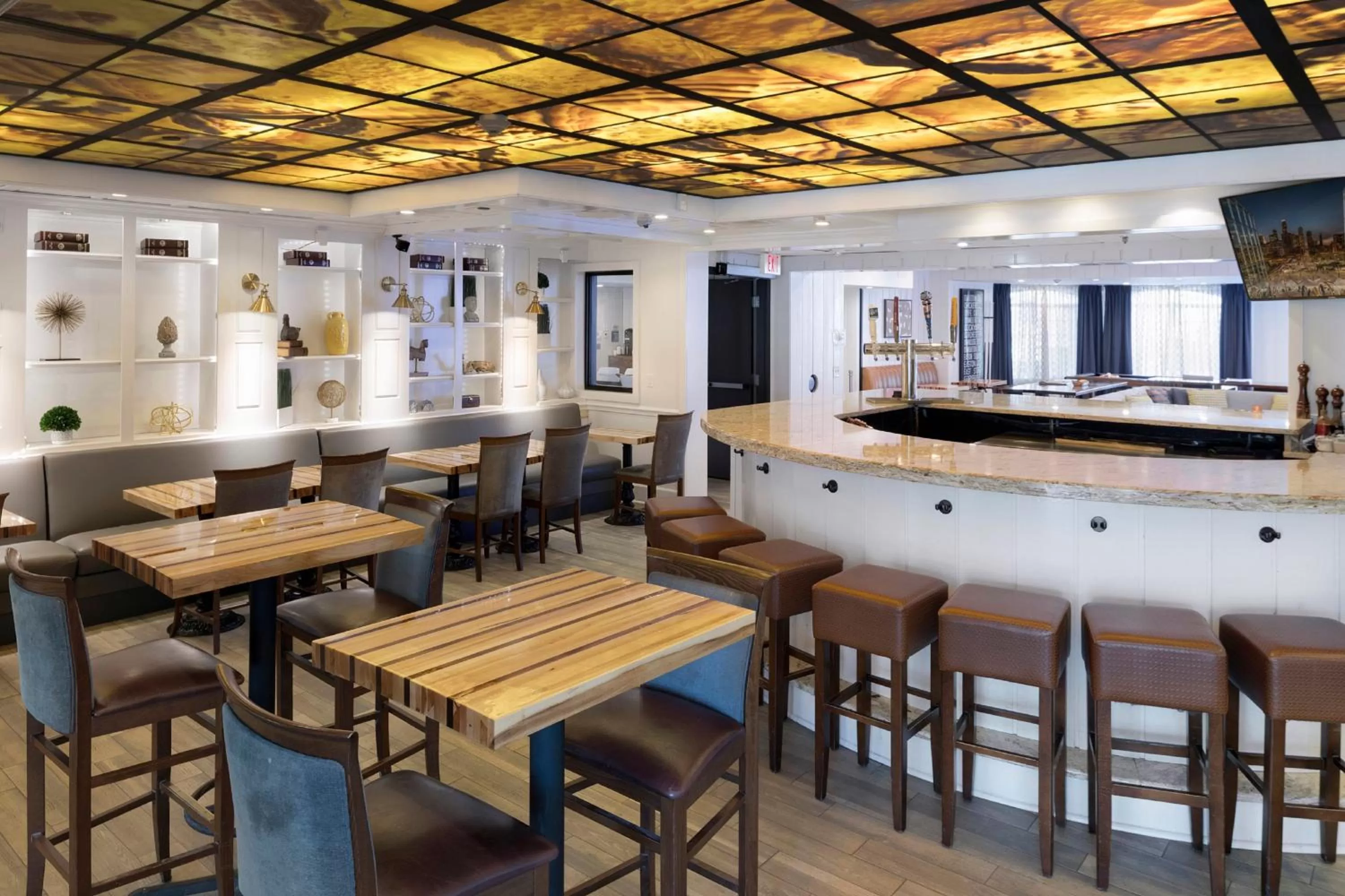 Lounge or bar in Holiday Inn - Bloomington W MSP Airport Area by IHG