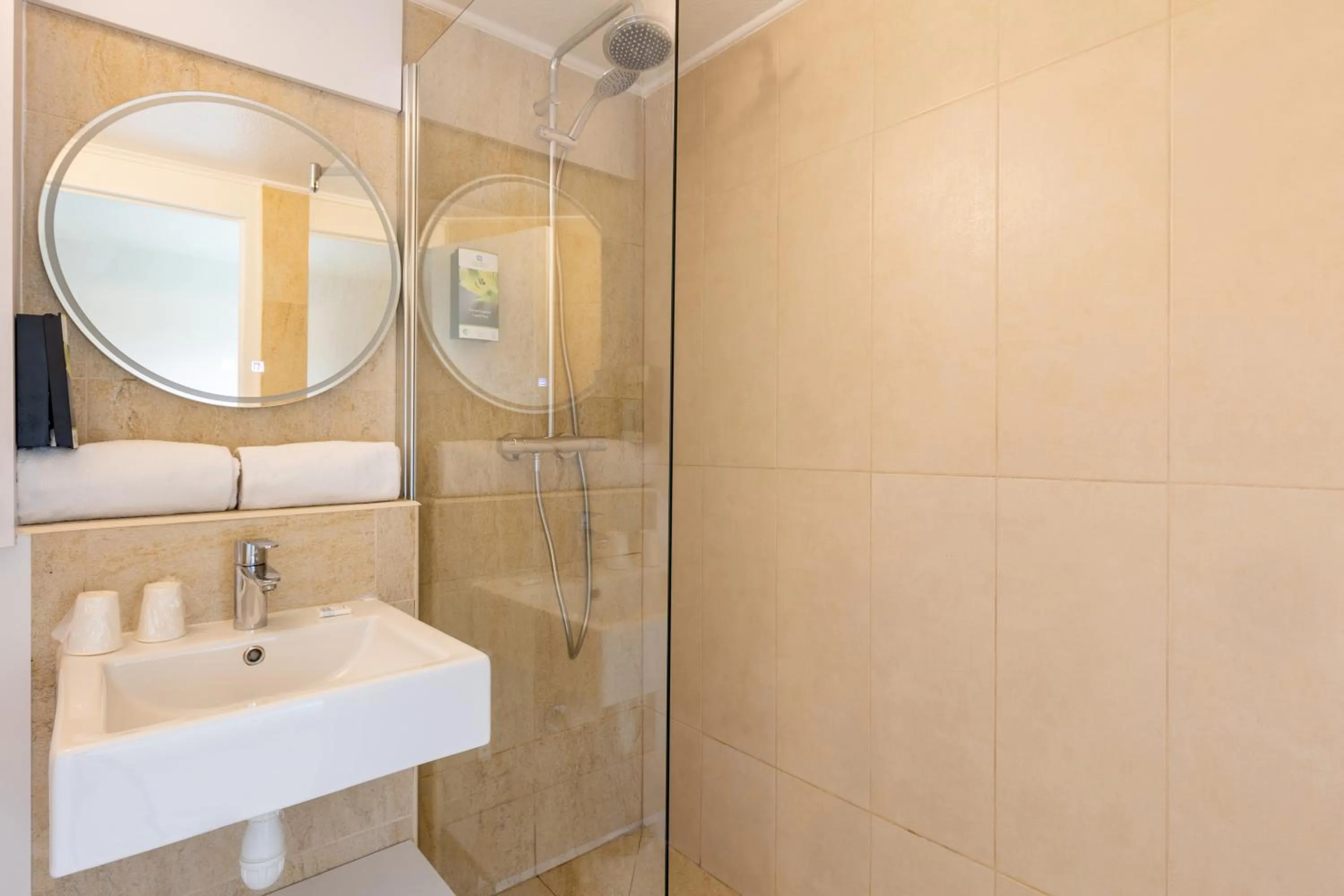 Bathroom in Sure Hotel by Best Western Plaisir