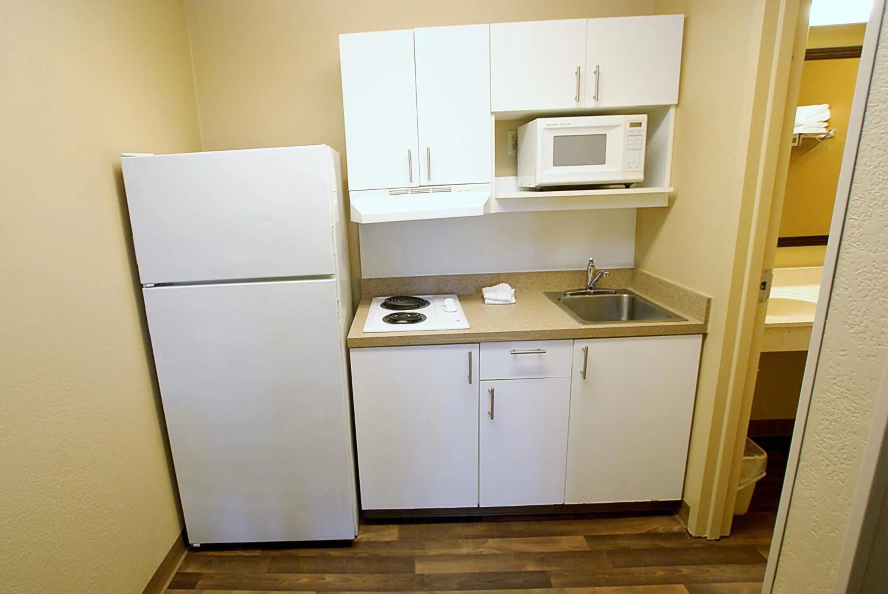 Kitchen or kitchenette in Extended Stay America Select Suites - Jackson - North