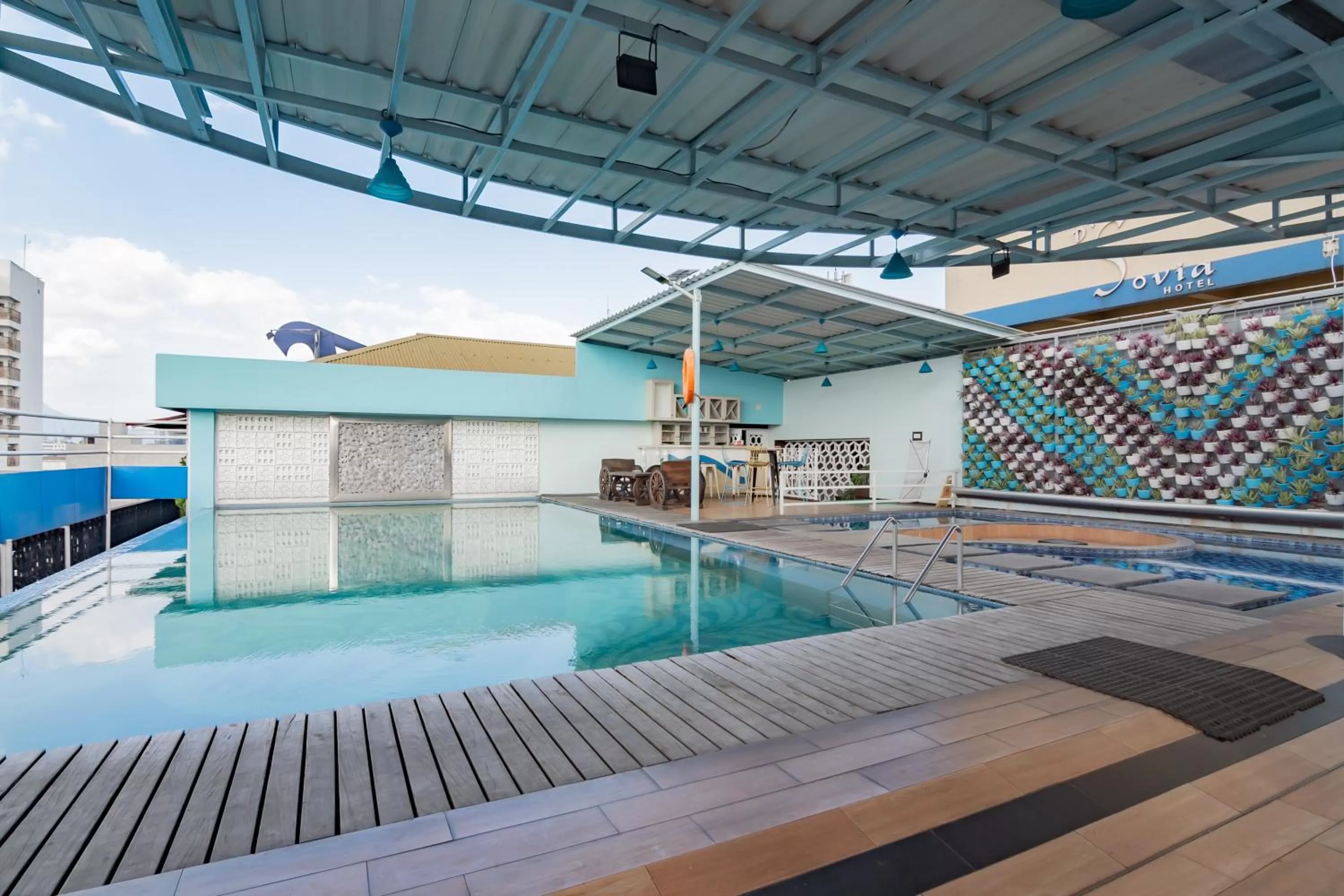 Swimming pool in RedDoorz Premium near Bandung Station