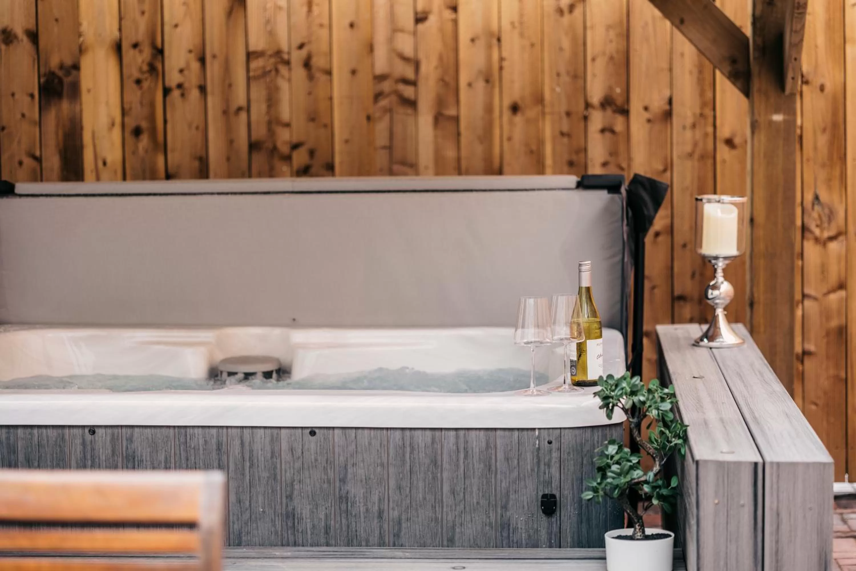 Hot Tub, Bathroom in South Causey Inn