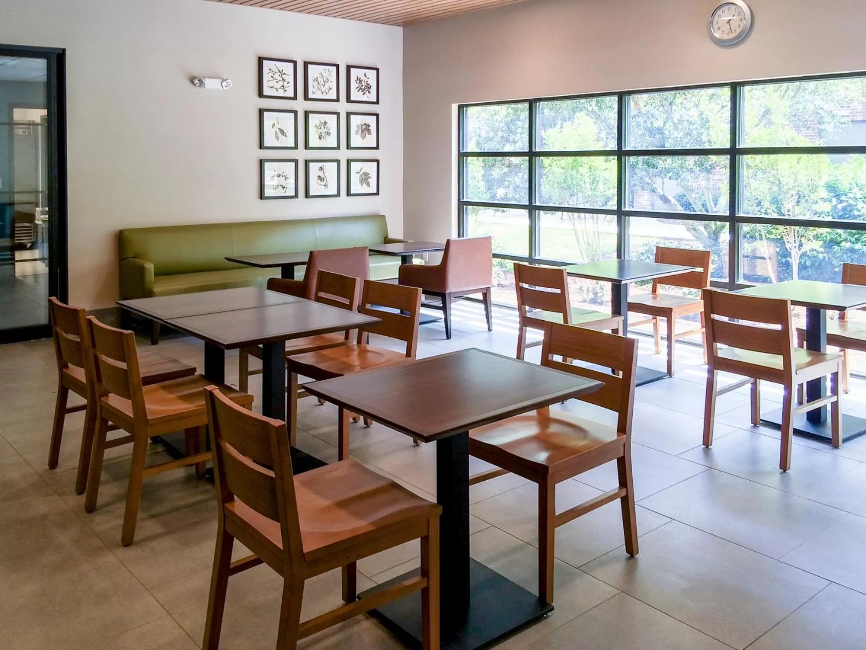 Buffet breakfast in Country Inn & Suites by Radisson, Smithfield-Selma, NC