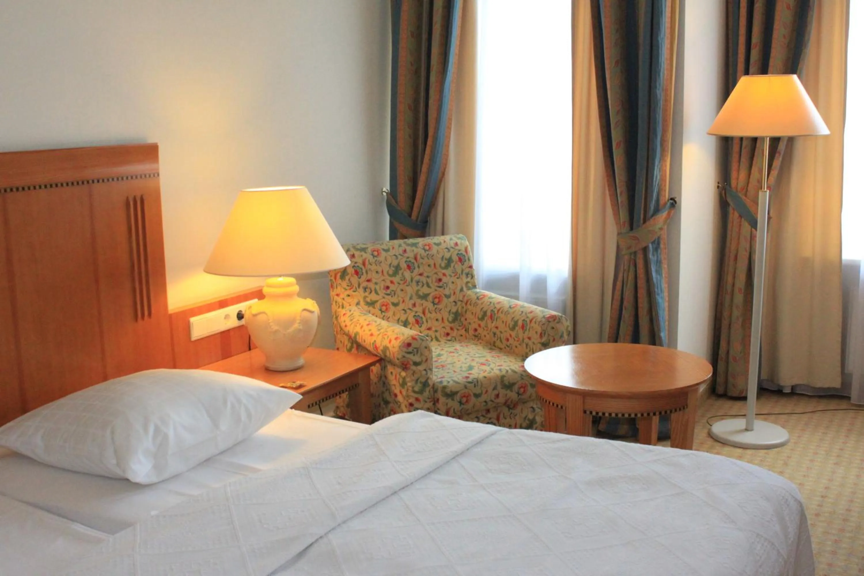 Photo of the whole room, Bed in Hotel Domicil Berlin by Golden Tulip