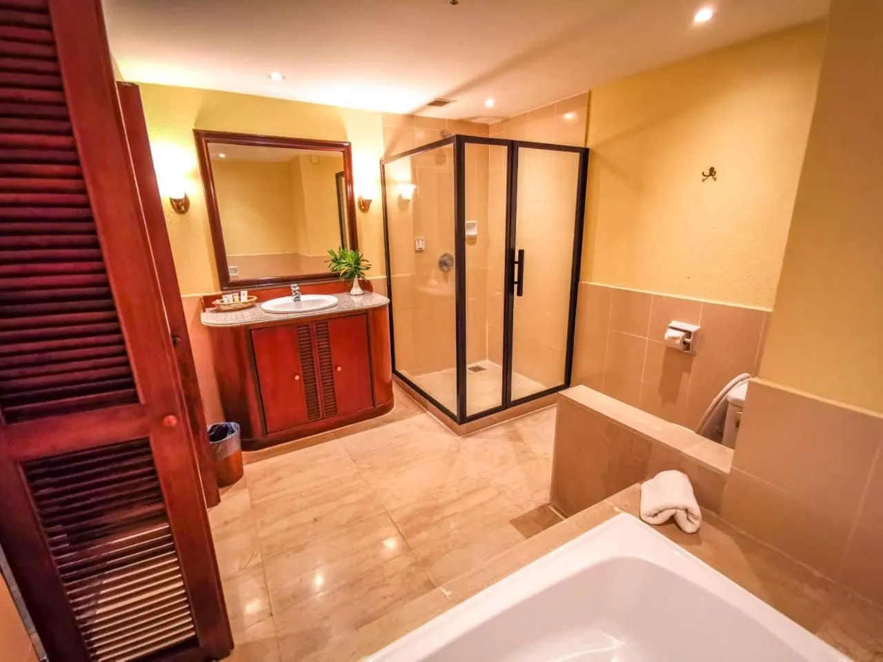 Shower in Palm Beach Resort & SPA