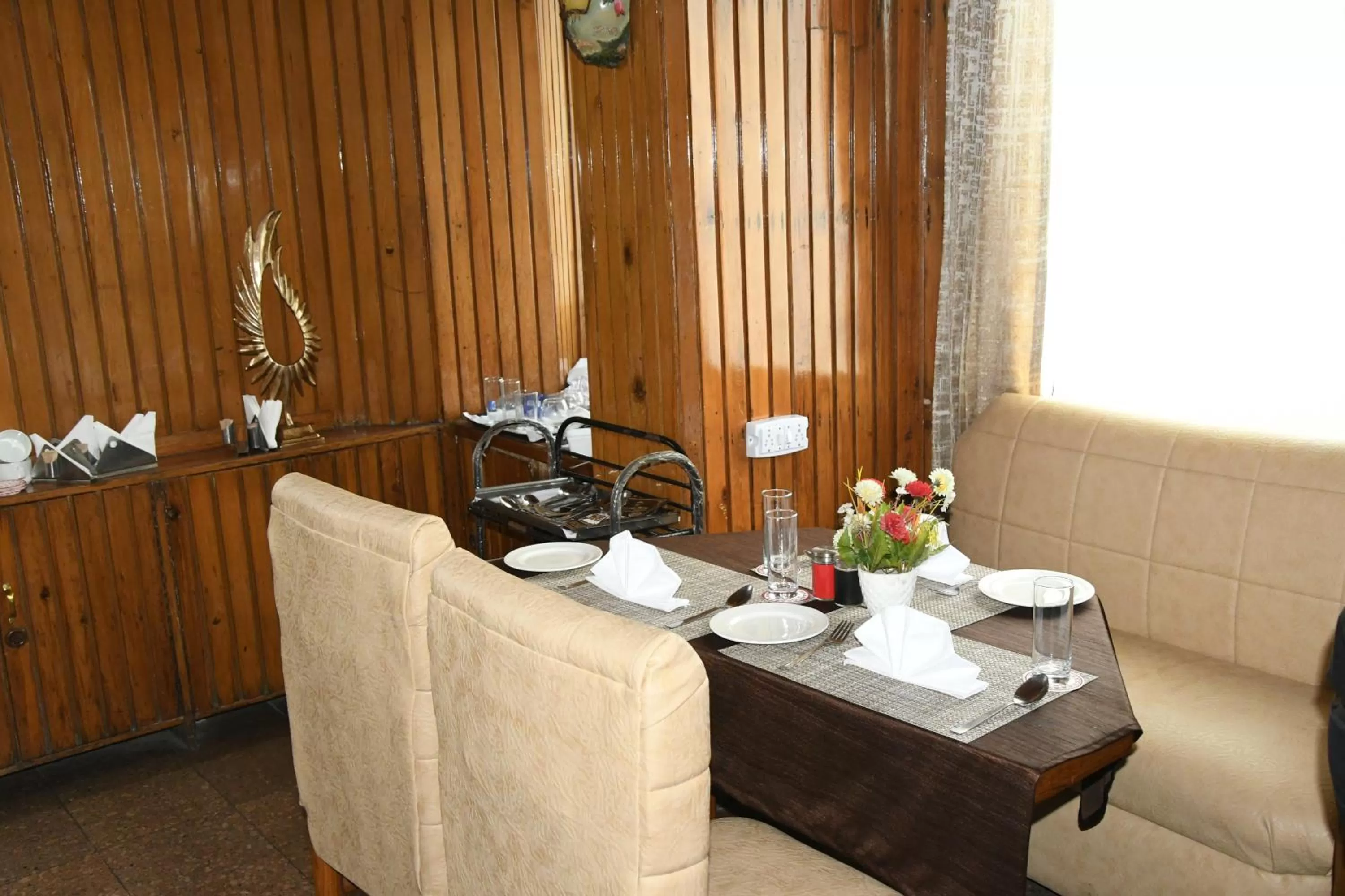 Restaurant/places to eat in Auckland Hotel and Restaurant Near Mall Road