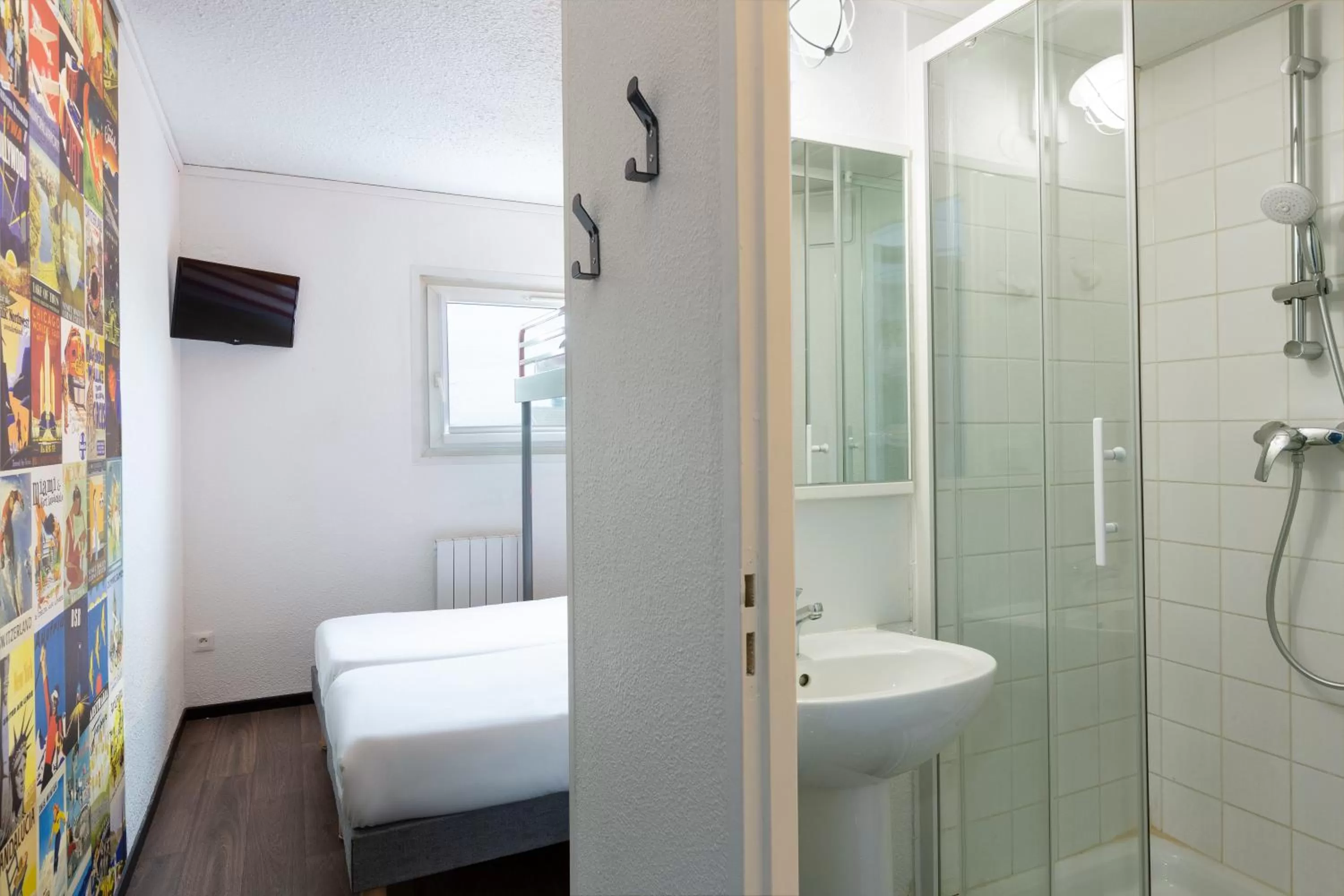 Bathroom in Hôtel F1 Reims Tinqueux