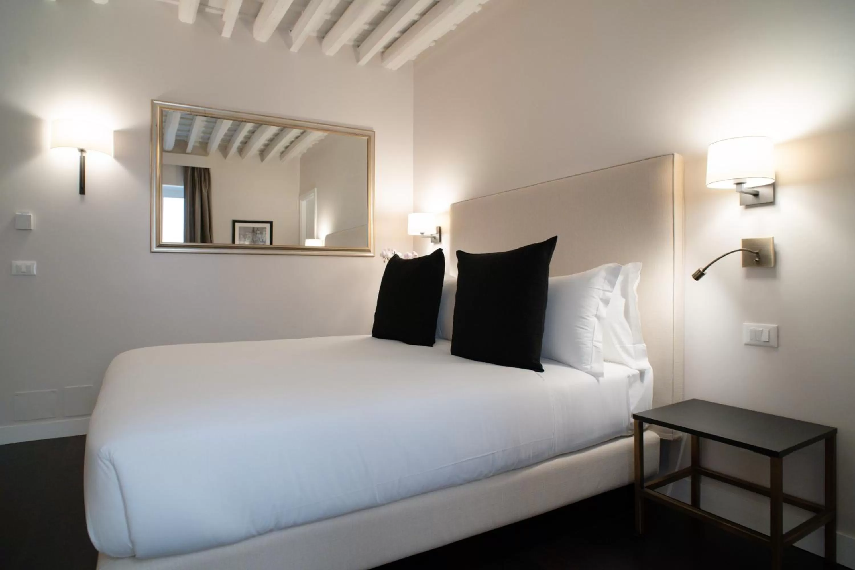 Bedroom, Bed in Kame Hall