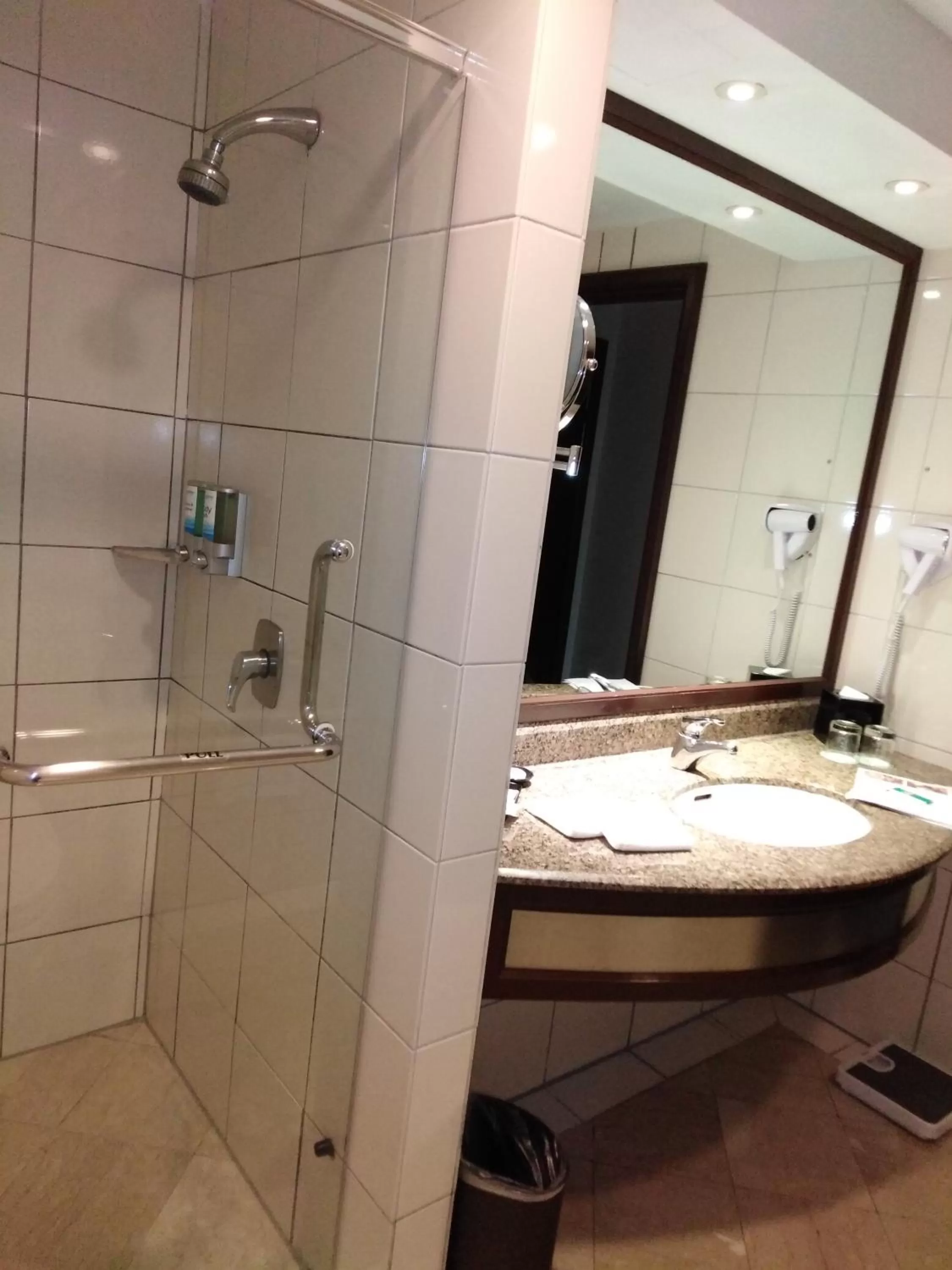 Shower in Eastin Hotel Kuala Lumpur