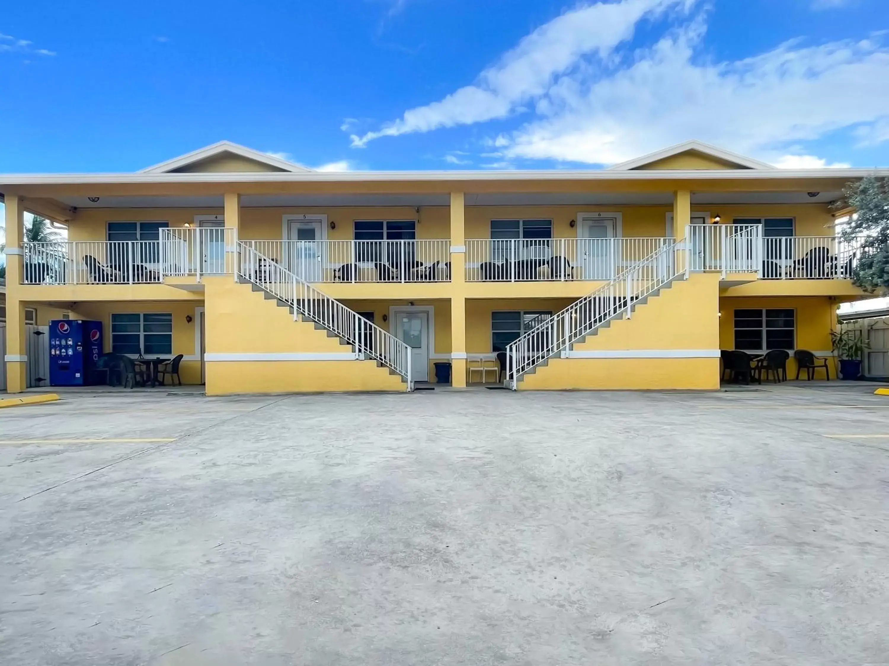 Hollywood by the Sea Hollywood by the Sea