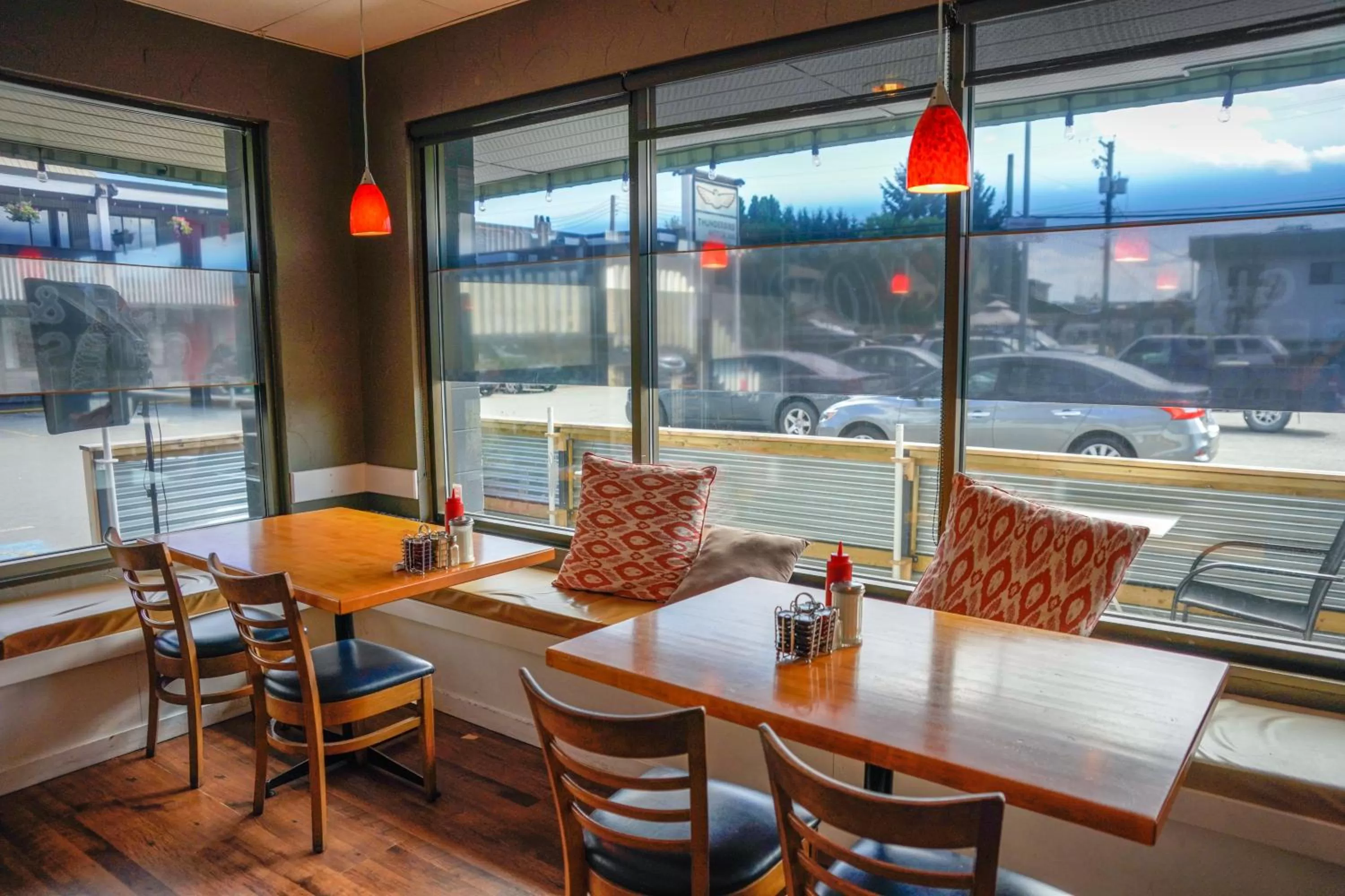 Restaurant/places to eat in Thunderbird Motor Inn