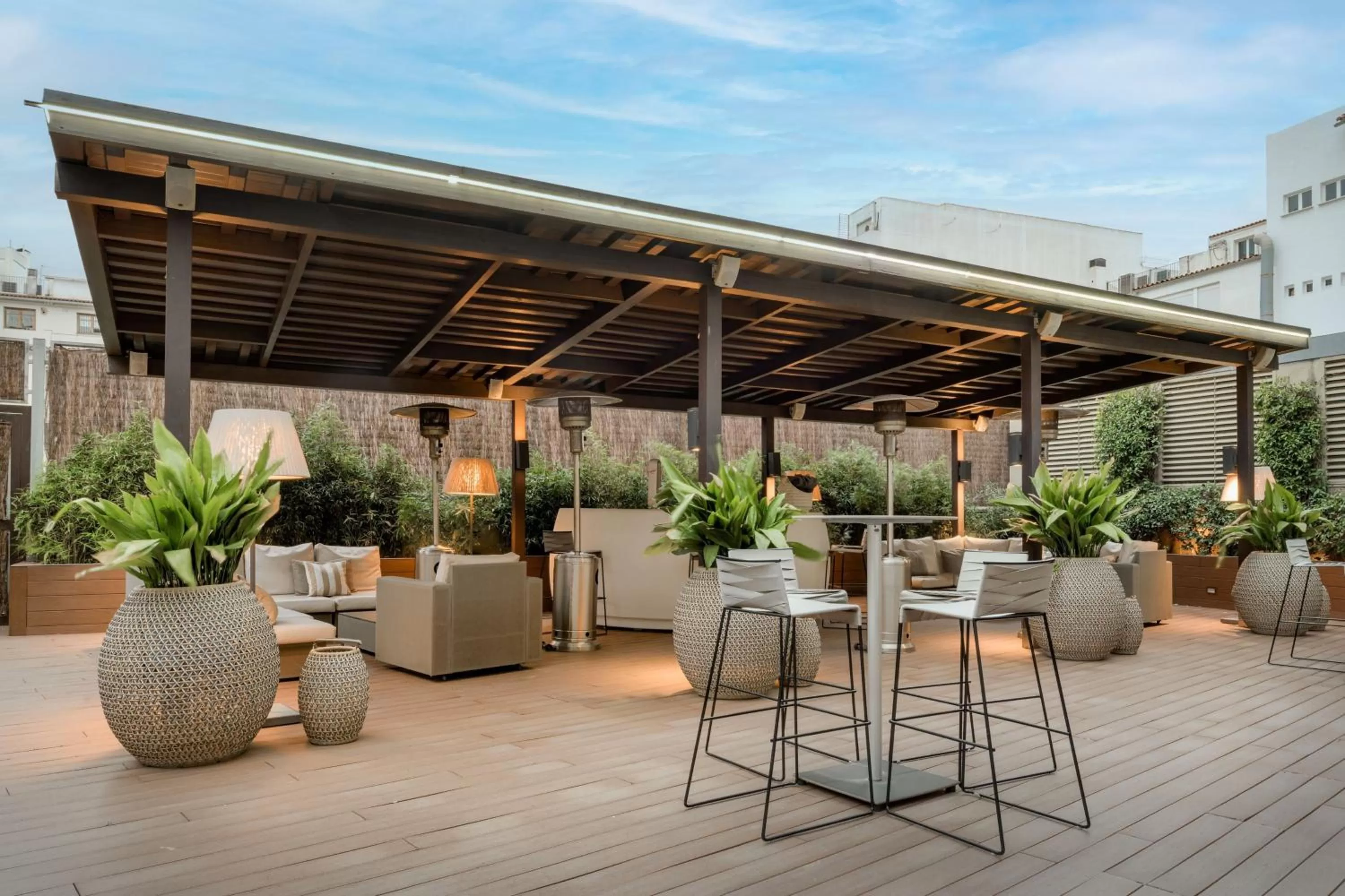 Restaurant/places to eat in SH Colón Valencia