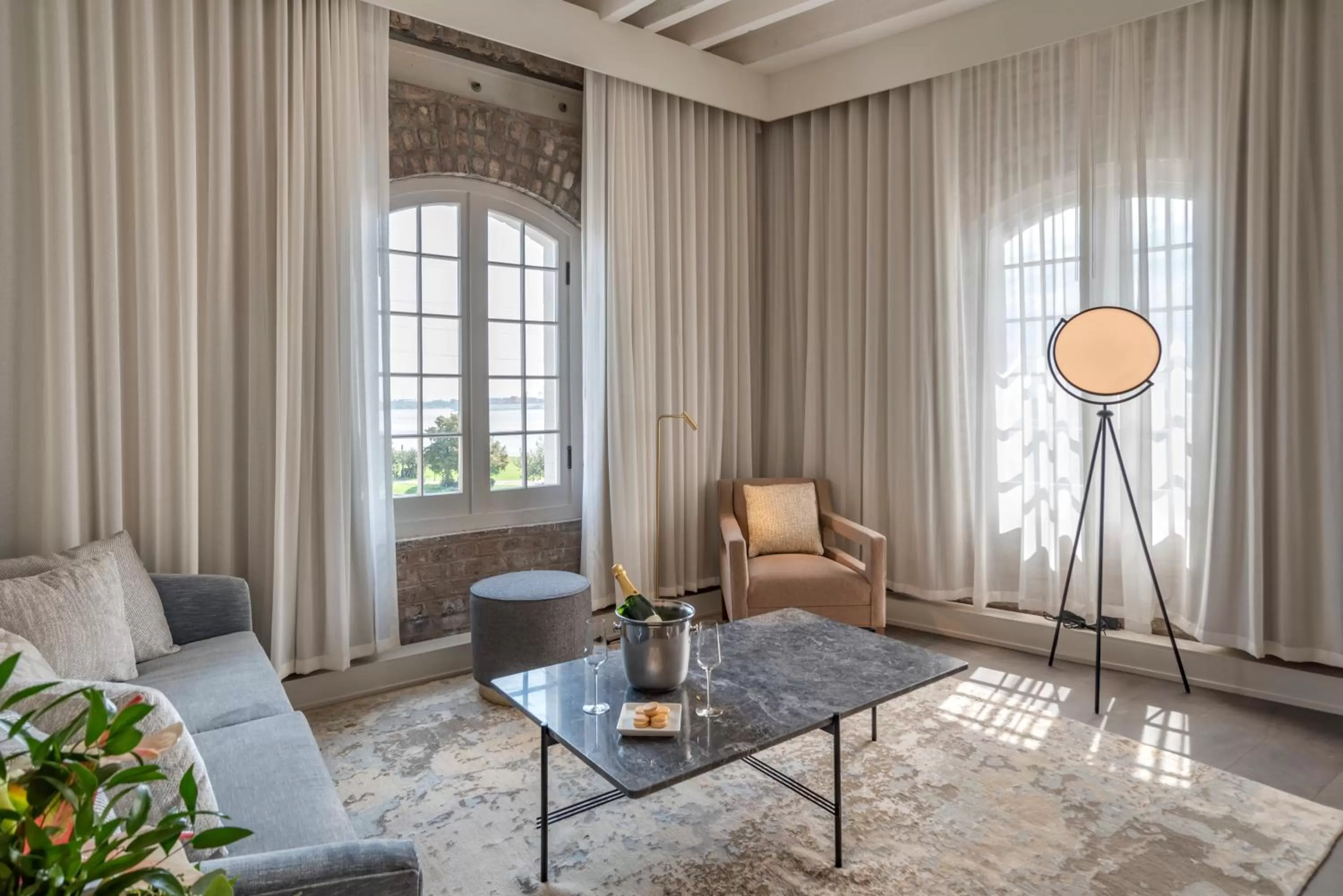 Living room in ONE11 Hotel