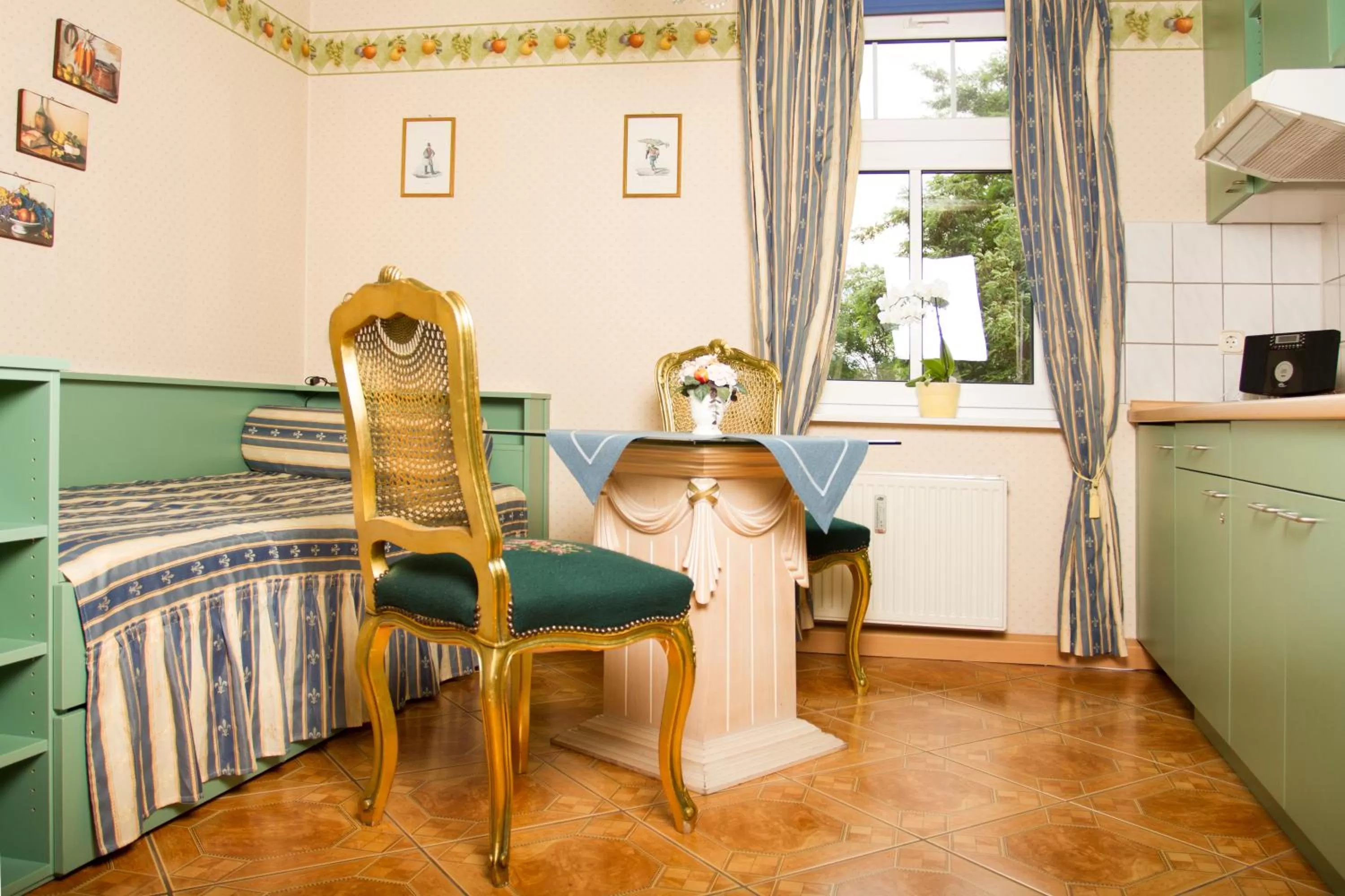 Decorative detail, Bed in Hotel Don Giovanni