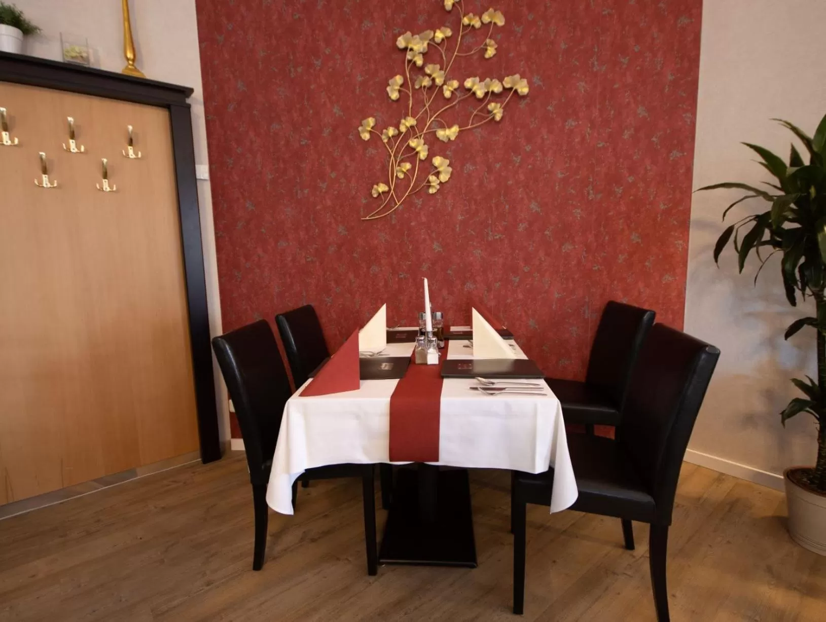 Restaurant/places to eat in Check Inn Hotel Merseburg