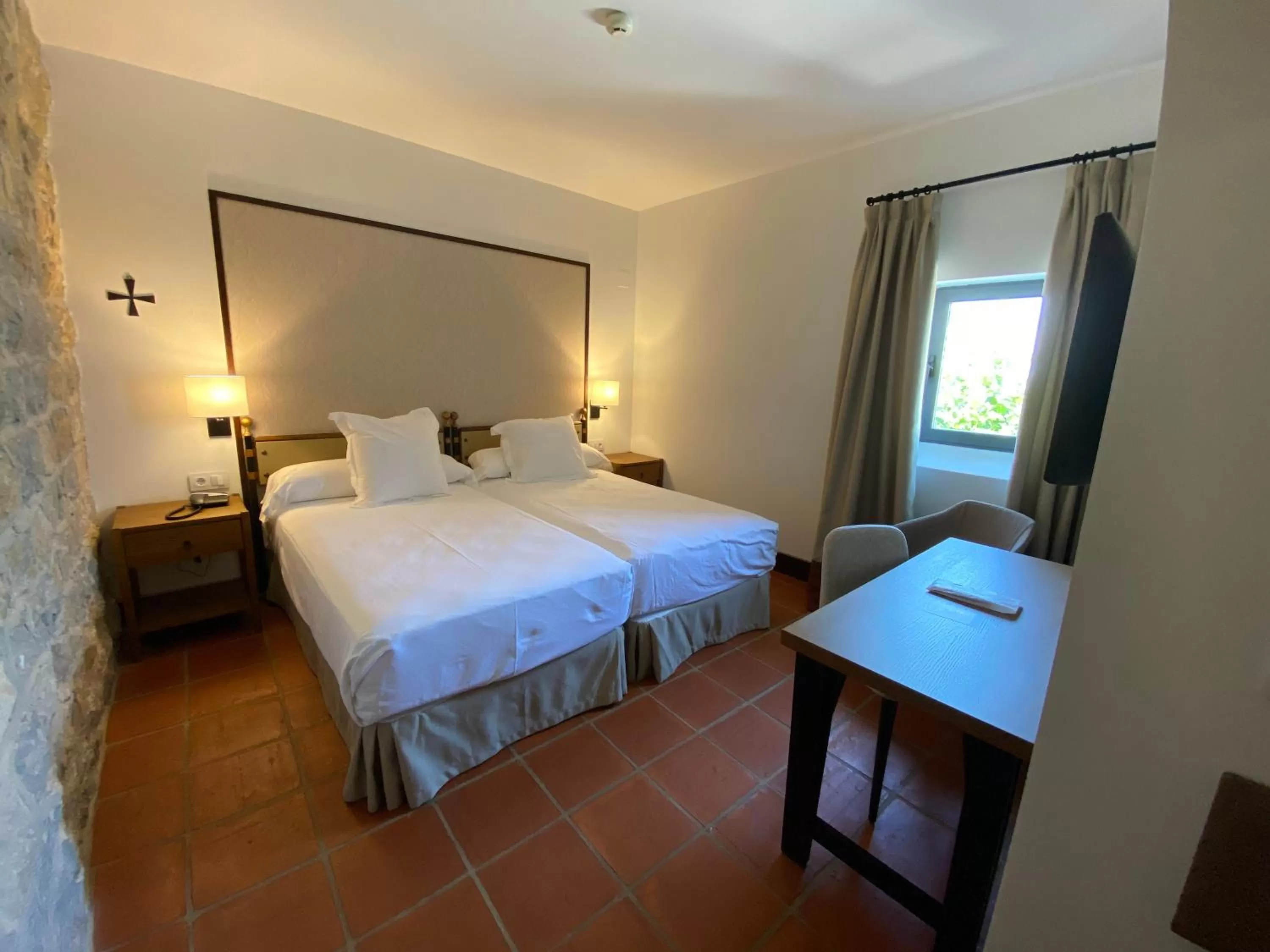 Photo of the whole room, Bed in Parador de Jaén