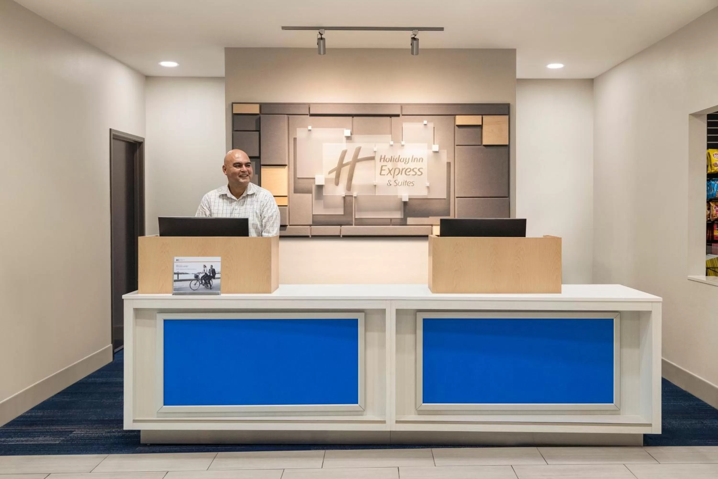 Property building in Holiday Inn Express Hotel & Suites Fort Myers East - The Forum by IHG