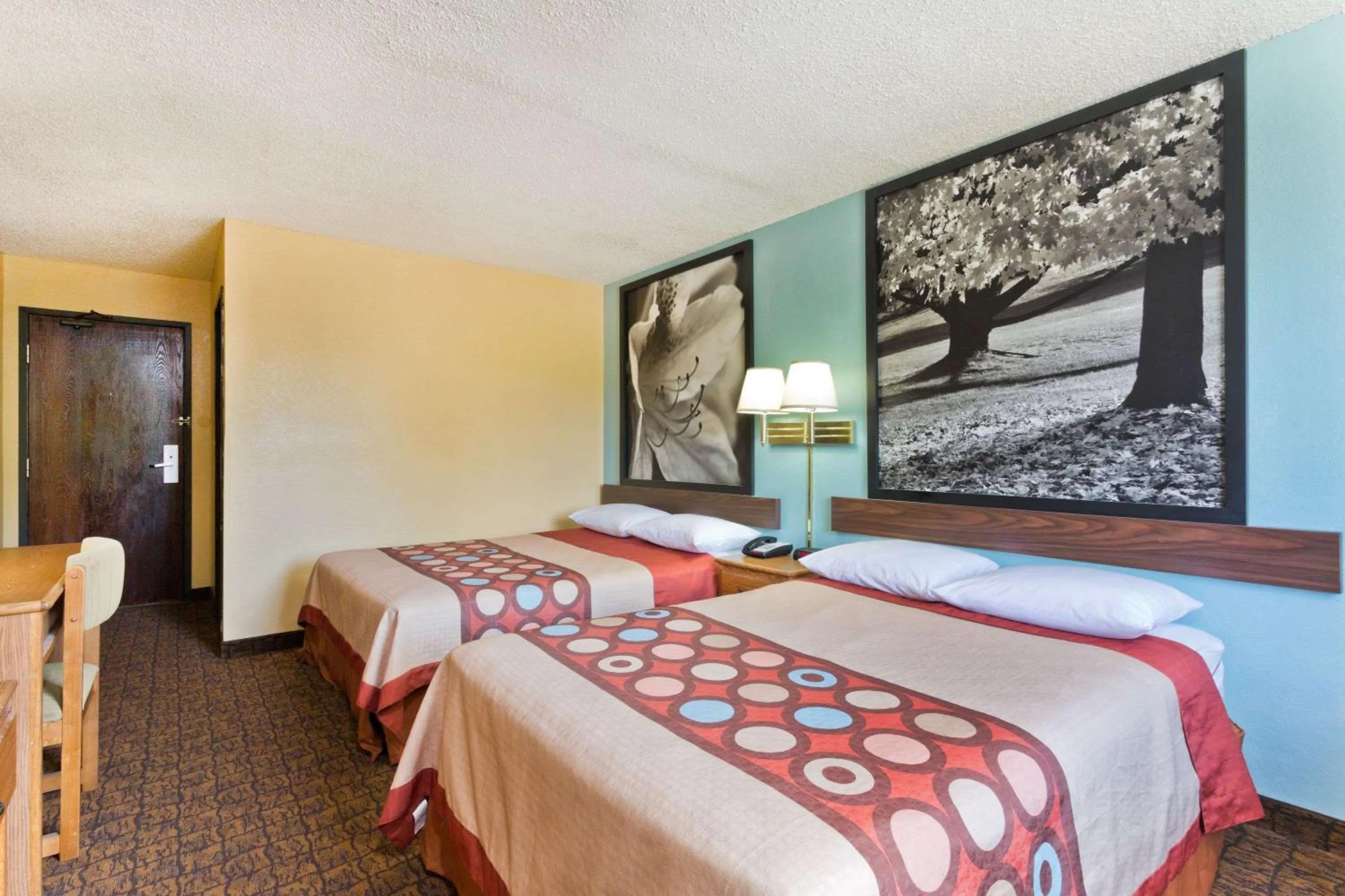 Photo of the whole room in Super 8 by Wyndham Lexington Park/California Area