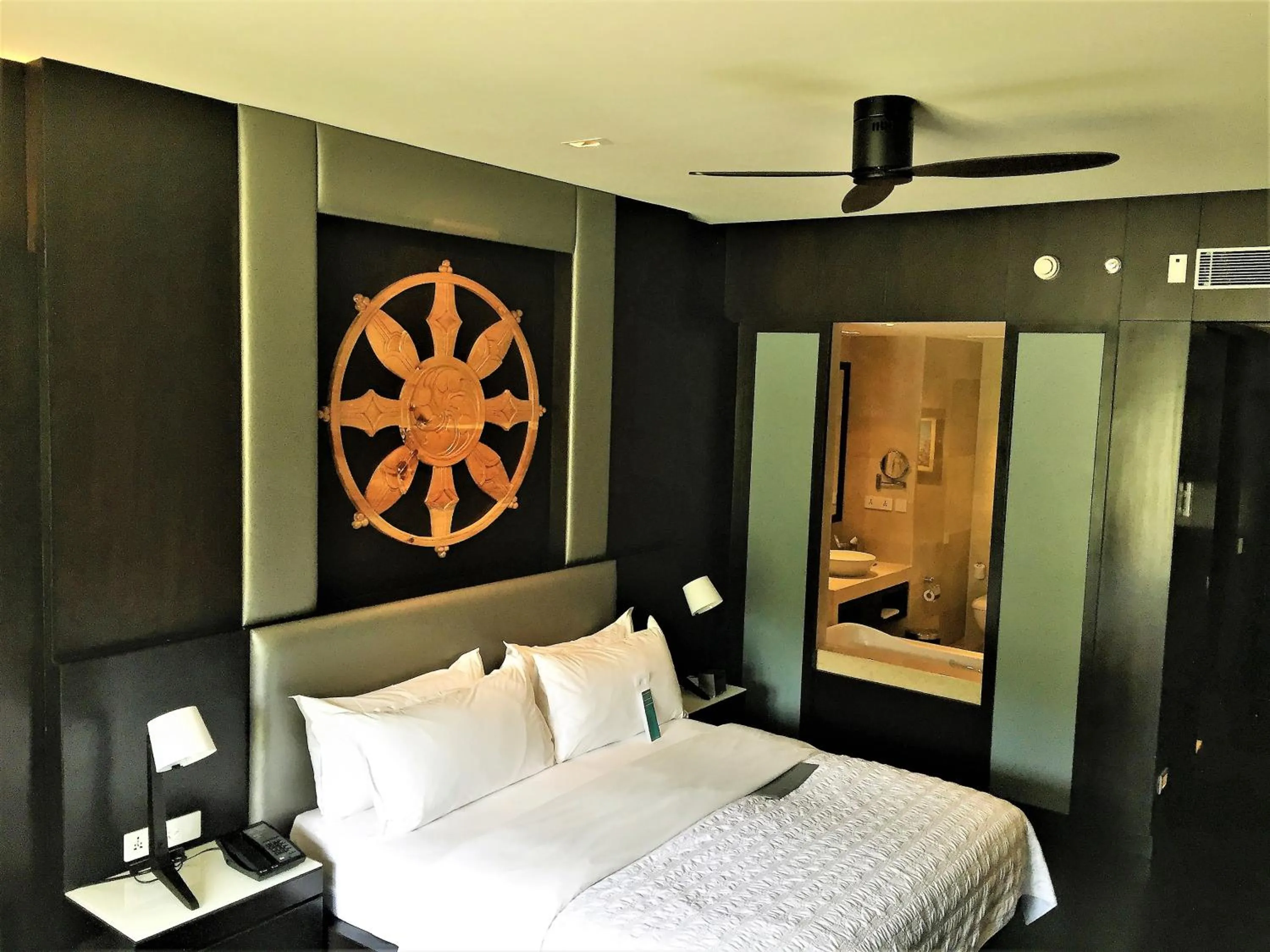 Photo of the whole room, Bed in Le Meridien Paro Riverfront