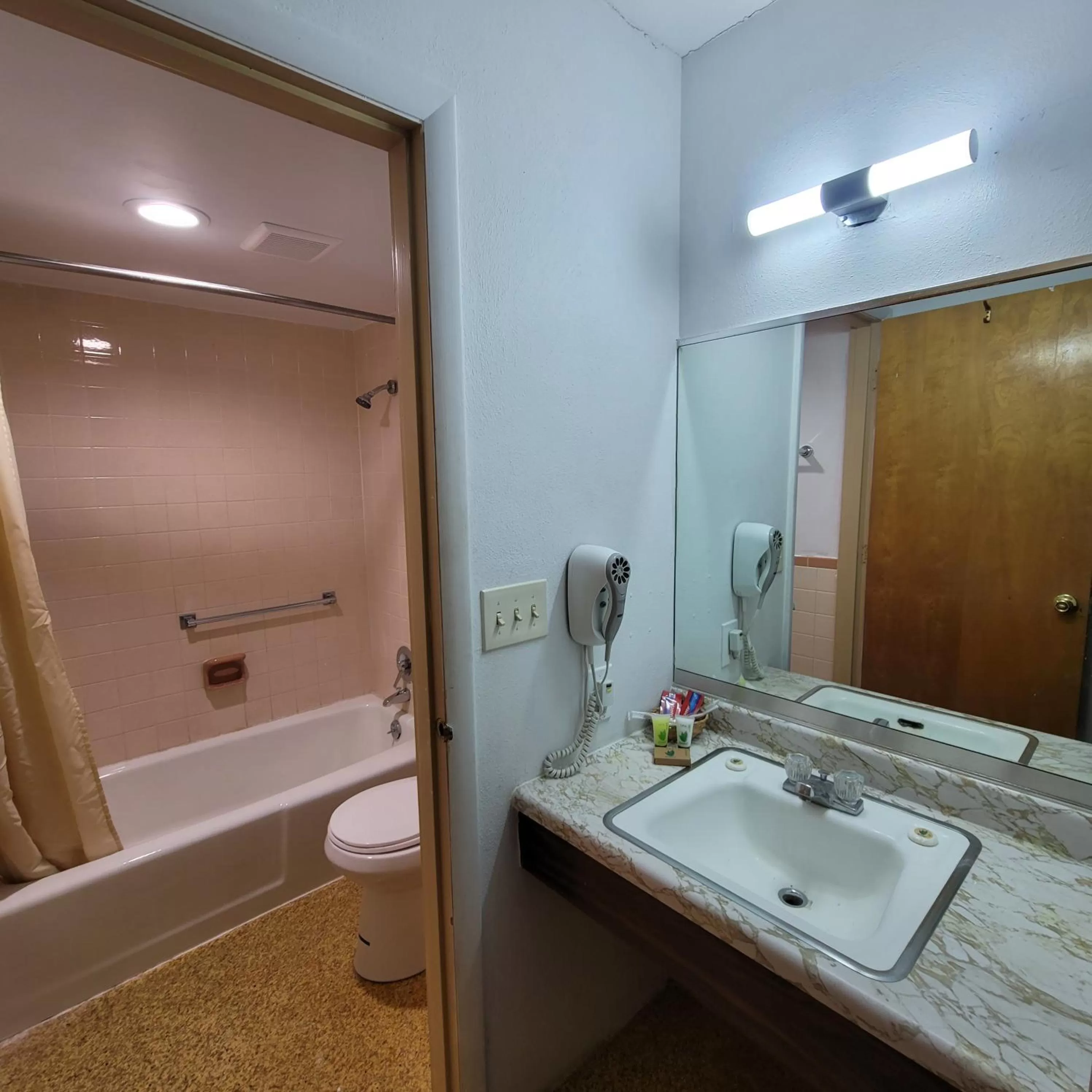 Bathroom in Budget inn