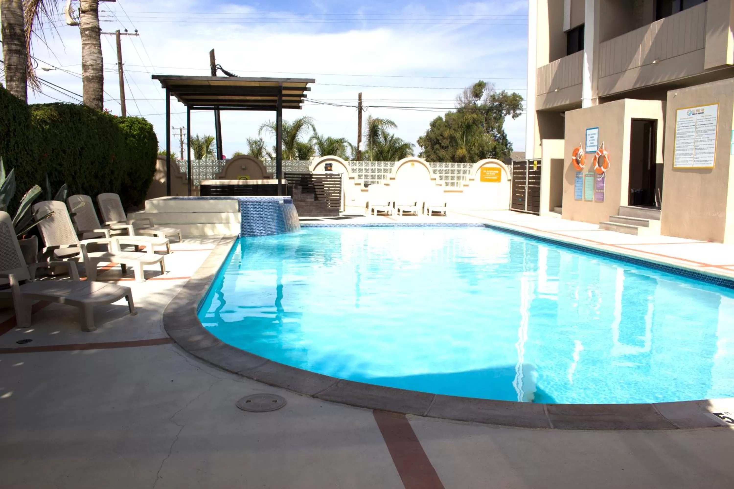 Swimming pool in Del Mar Inn Rosarito