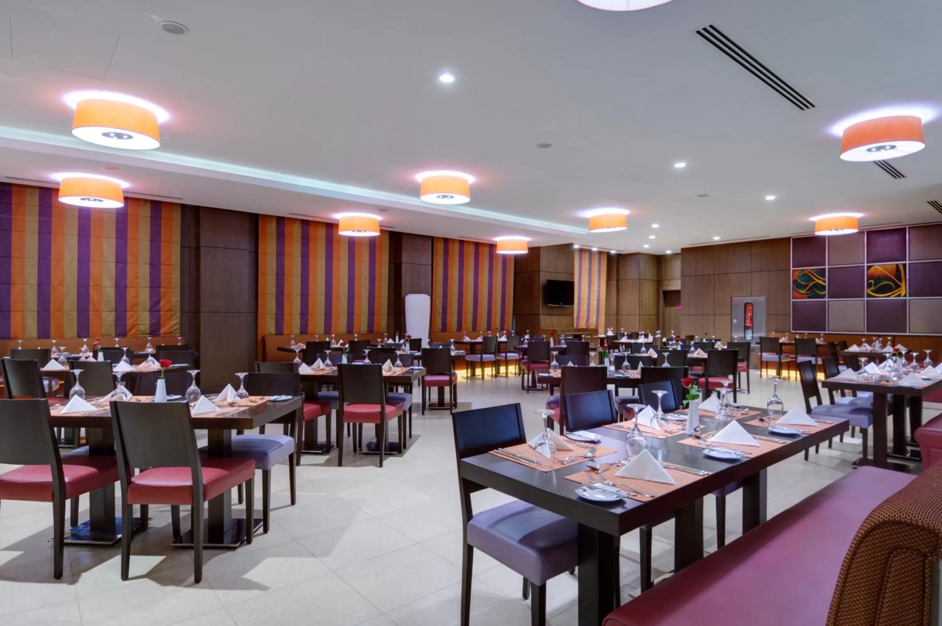 Restaurant/places to eat in Crowne Plaza Madinah by IHG