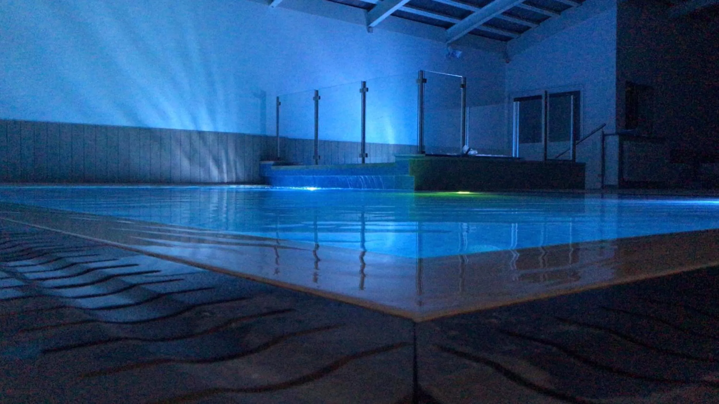 Swimming Pool in White Diamond