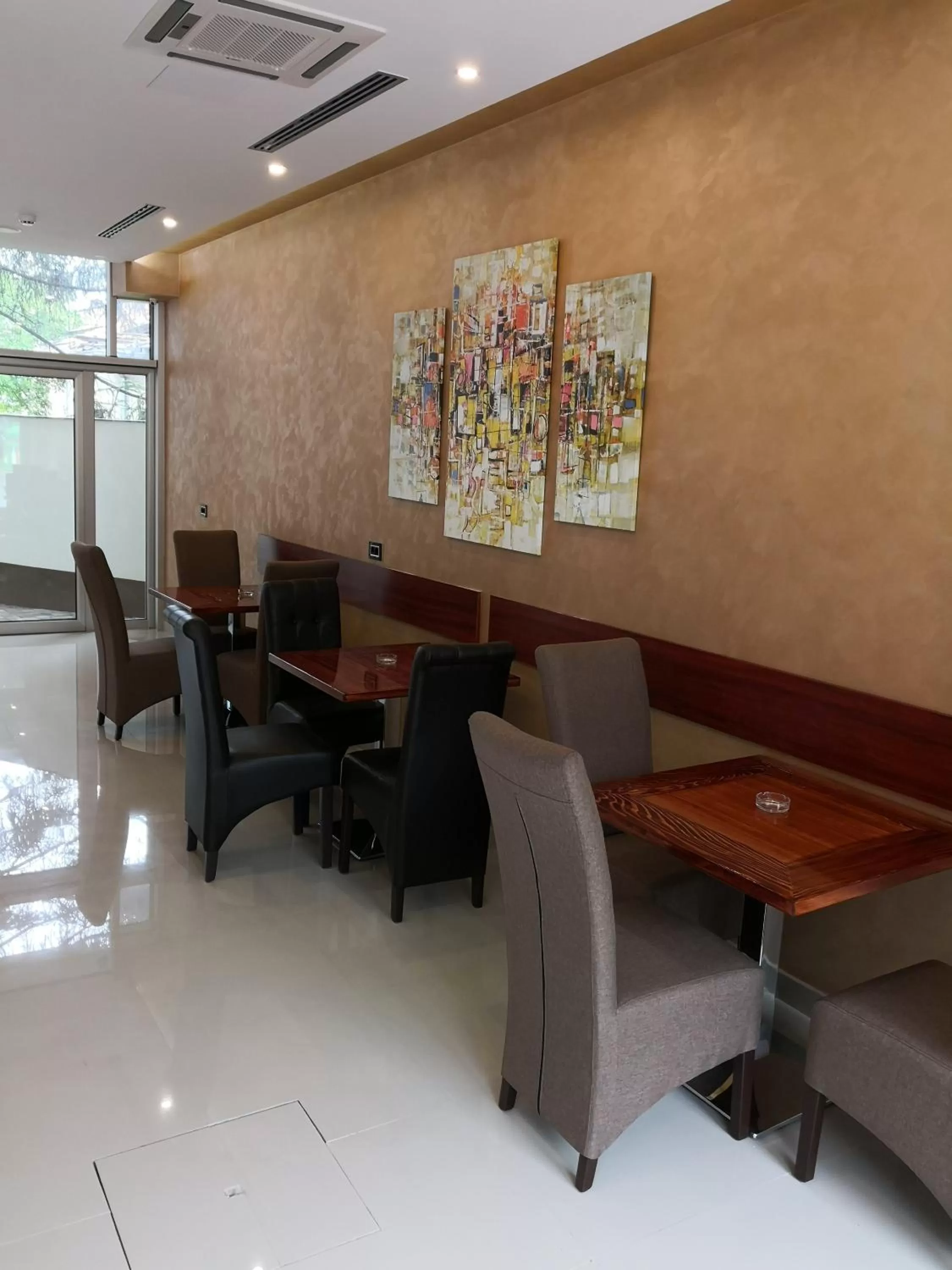 Restaurant/places to eat, Lounge/Bar in Konak Kutko