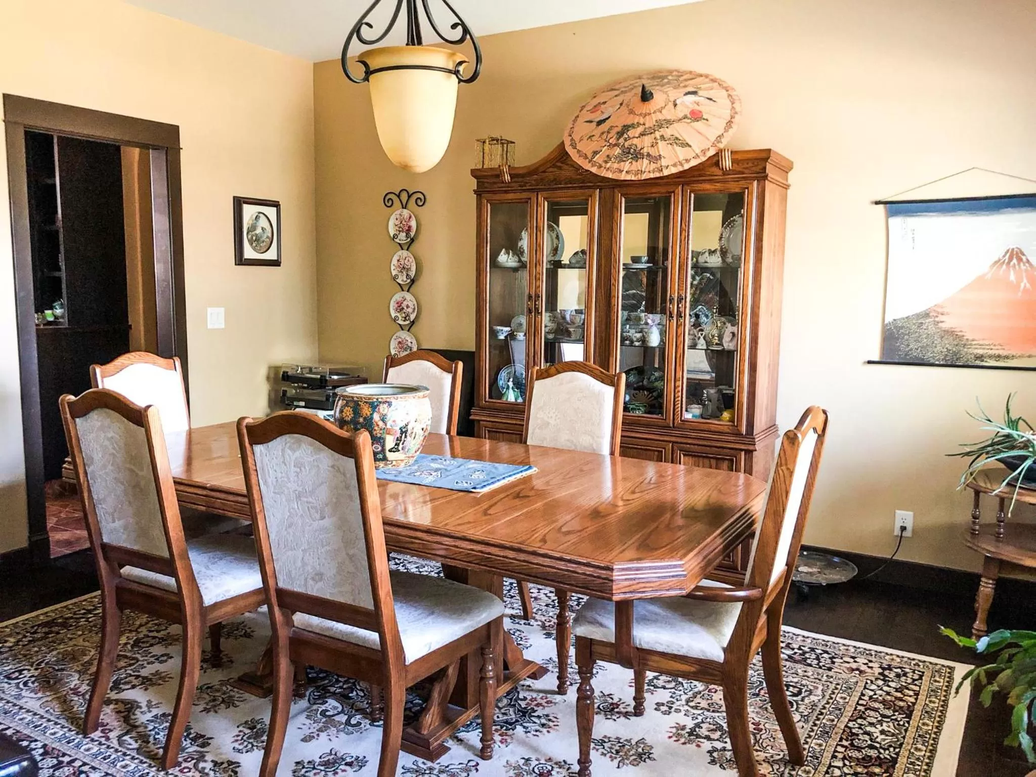 Dining area in Wolf Creek Bed and Breakfast
