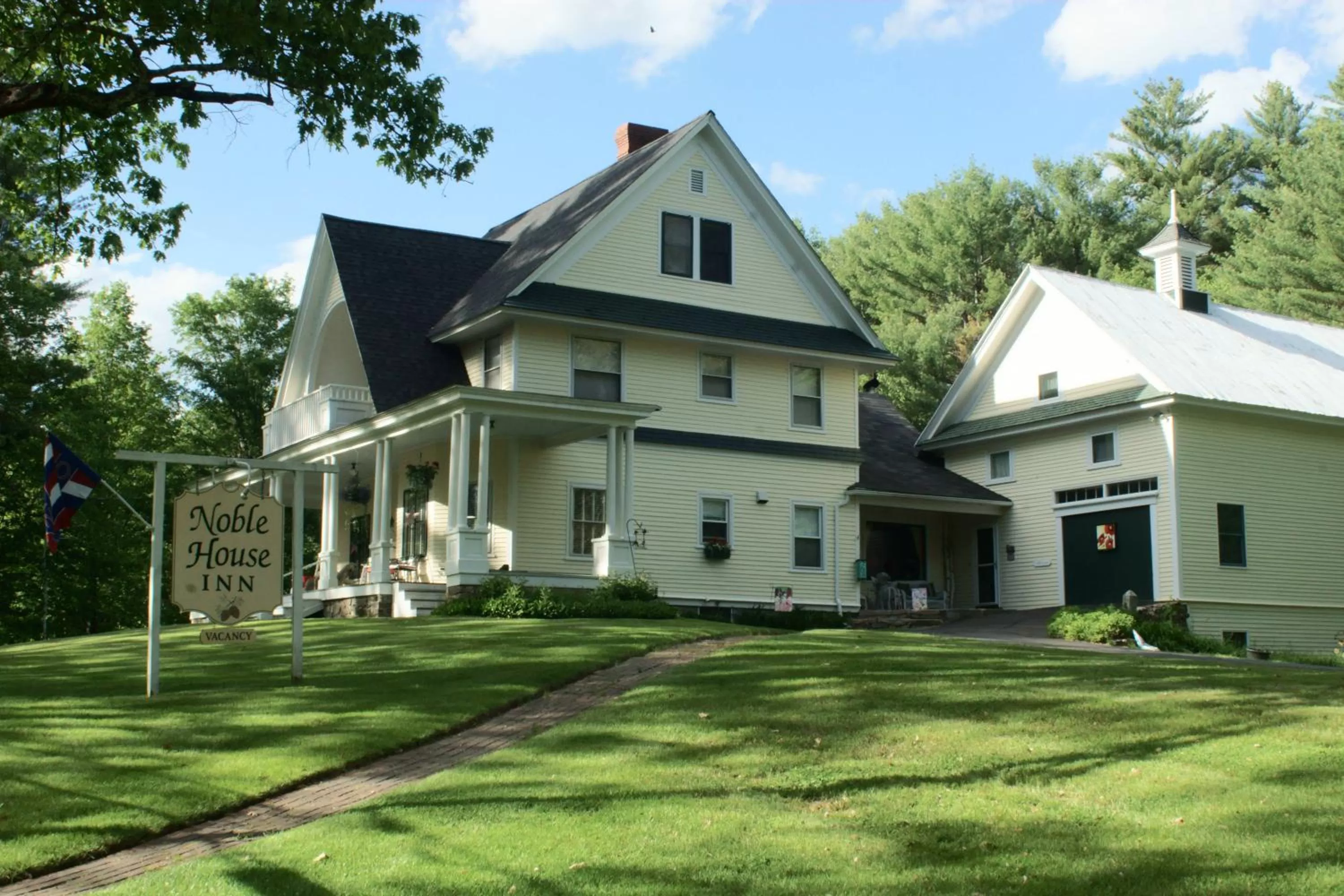 Facade/entrance, Property Building in Noble House Inn