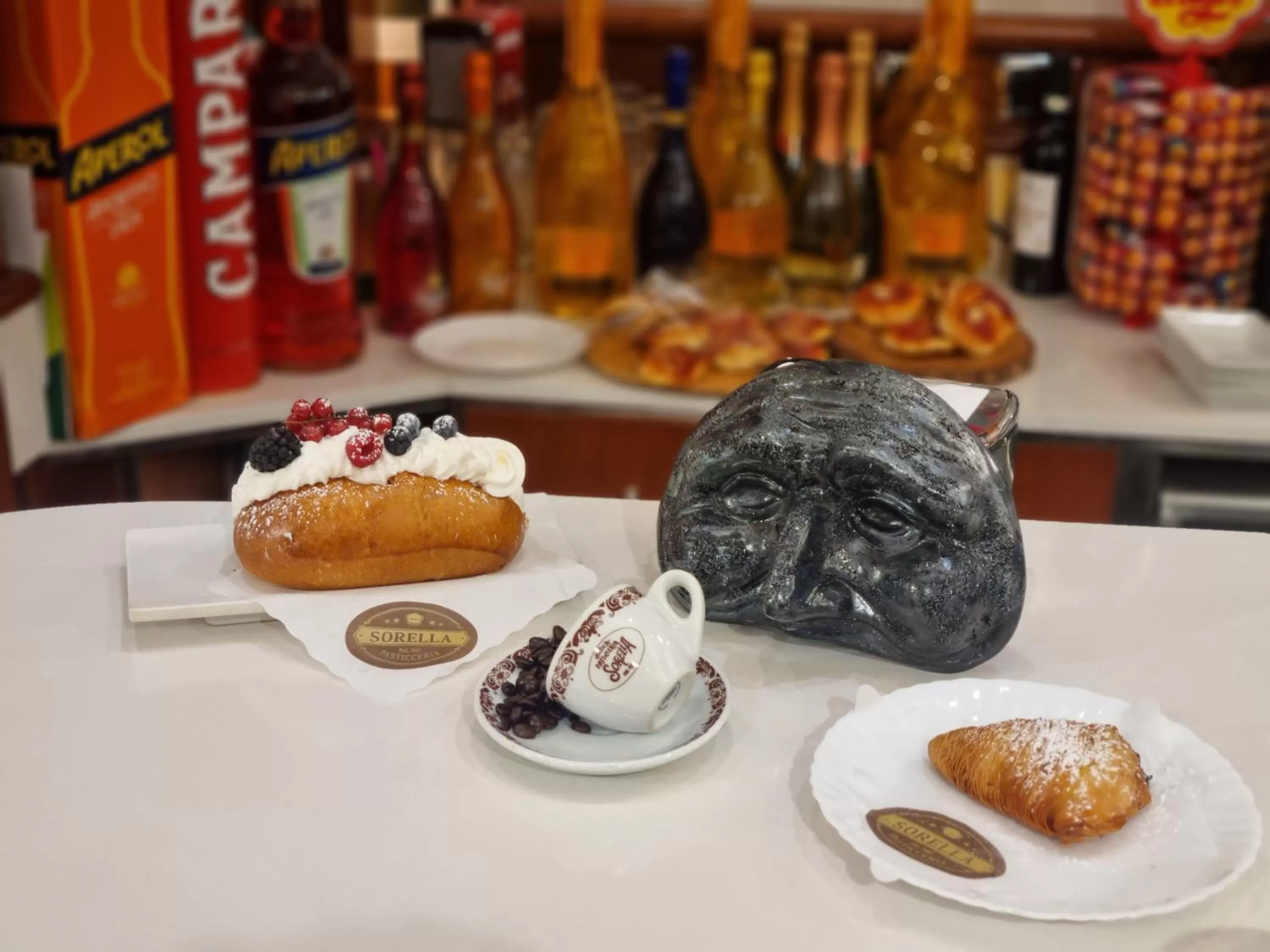 Lounge or bar, Food in Twin Towers Naples Luxury